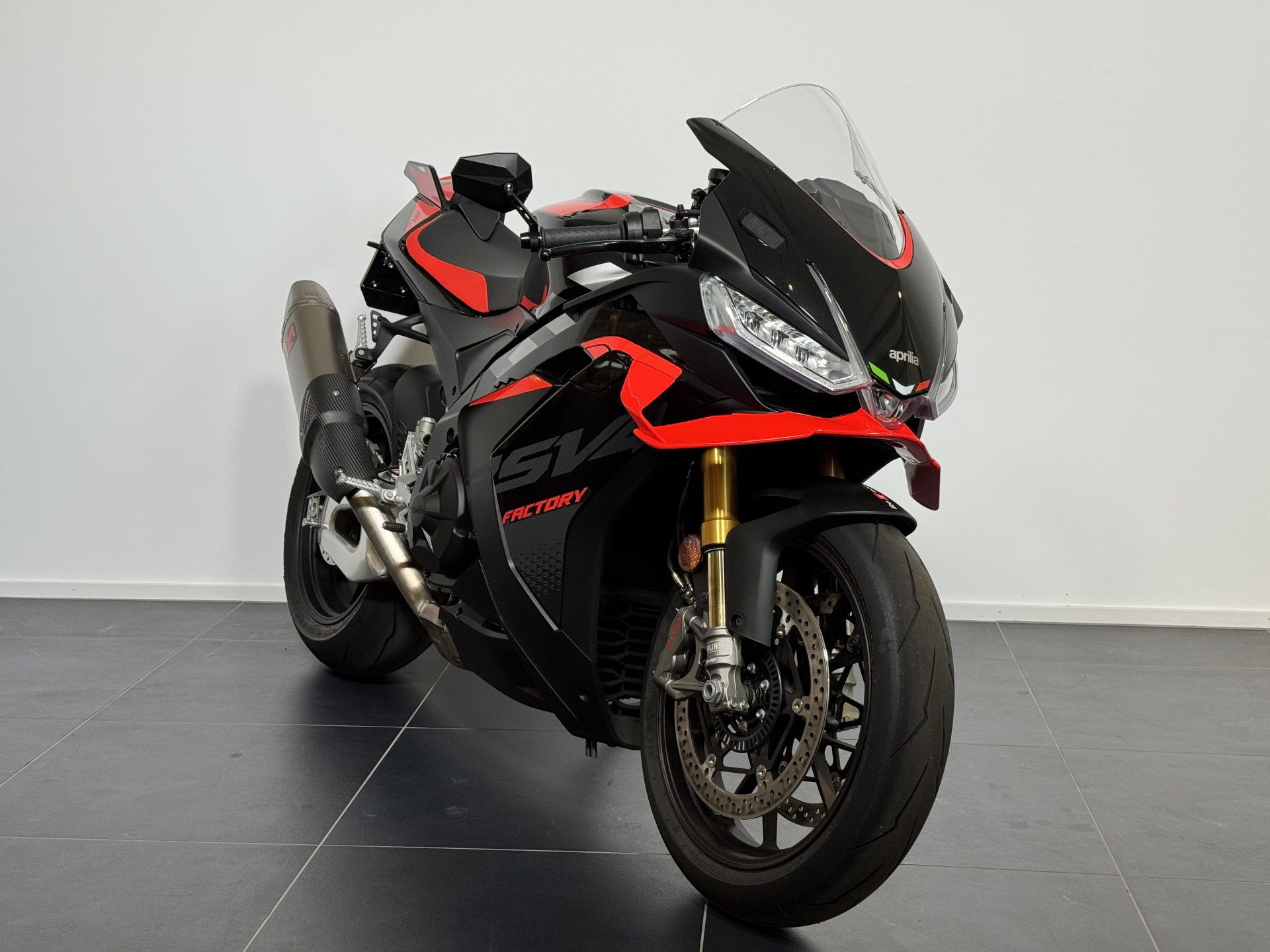 APRILIA RSV4 1100 Factory-image-4