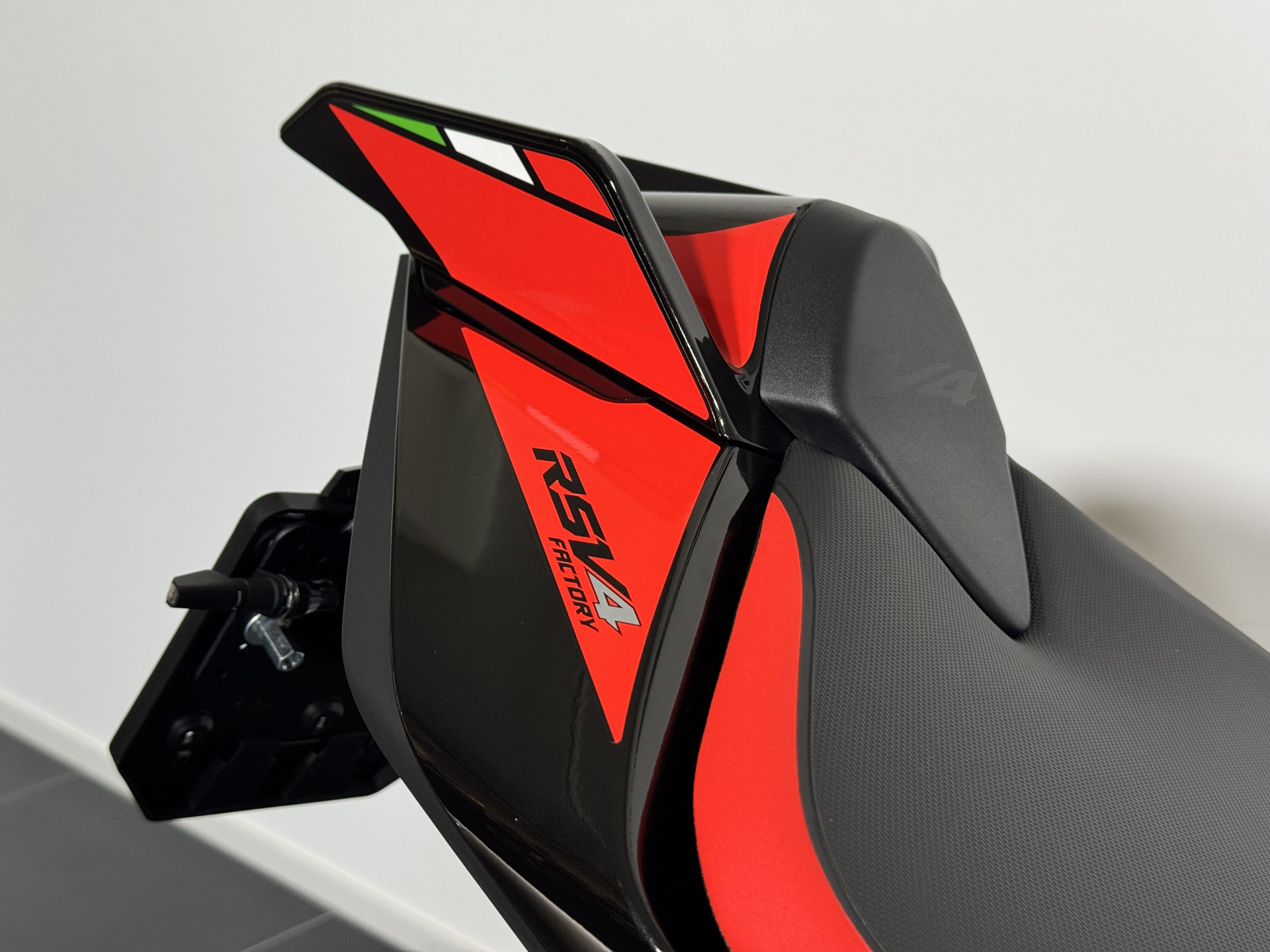 APRILIA RSV4 1100 Factory-image-5