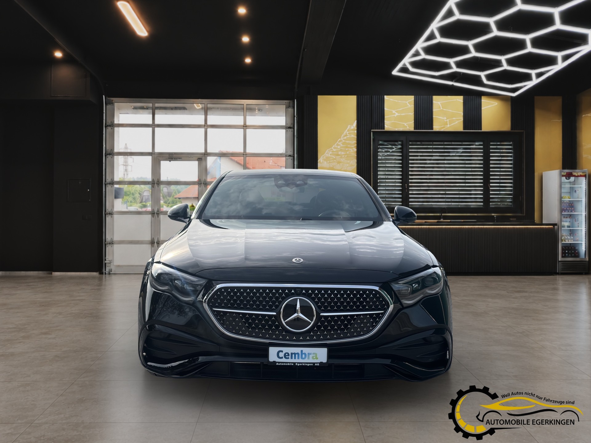 MERCEDES-BENZ E 220 d AMG Line 4matic-showroom-element-1