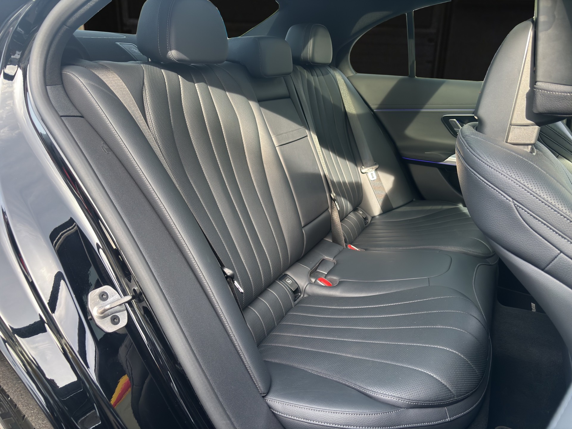 MERCEDES-BENZ E 220 d AMG Line 4matic-image-13