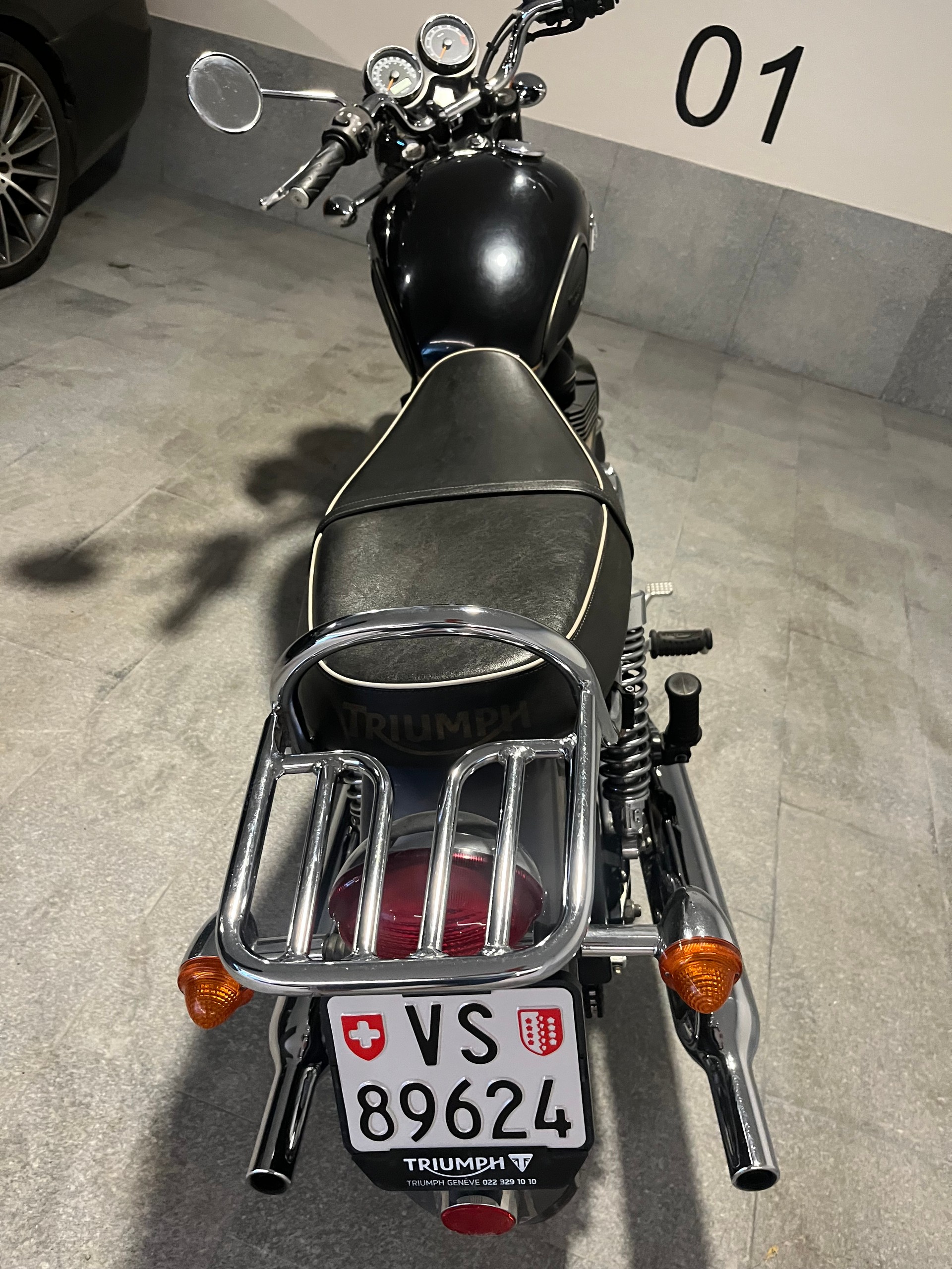 TRIUMPH T100-image-2