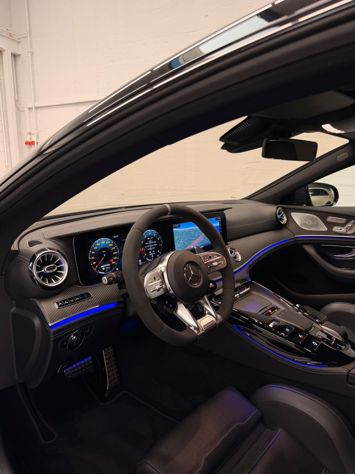 MERCEDES-BENZ AMG GT 4 63 S 4Matic+ Speedshift MCT All Black Performance Carbon Packet-image-11