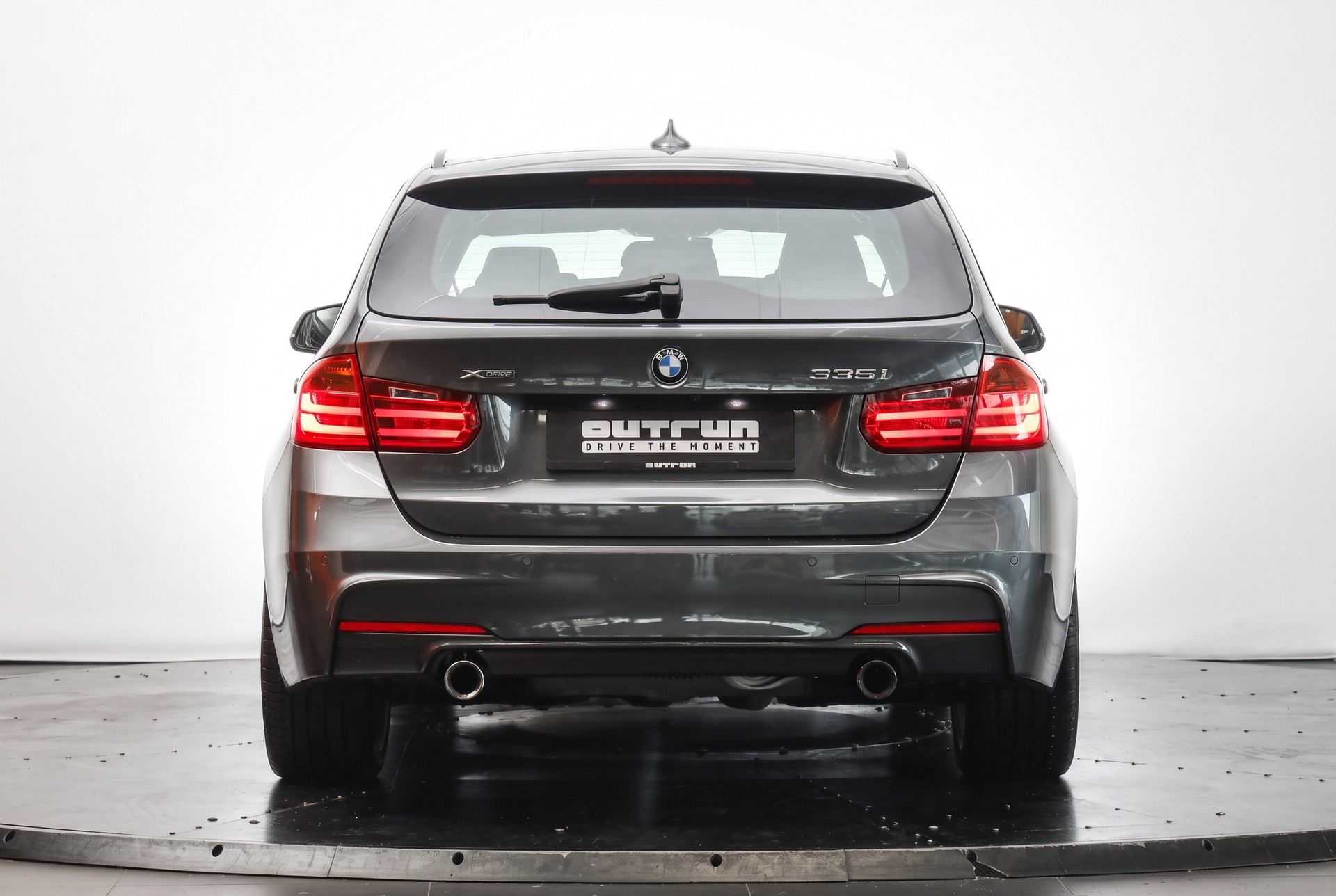 BMW 335i xDrive Touring Steptronic Navigation Professional / Caméra de recul / Accès confort-showroom-element-2