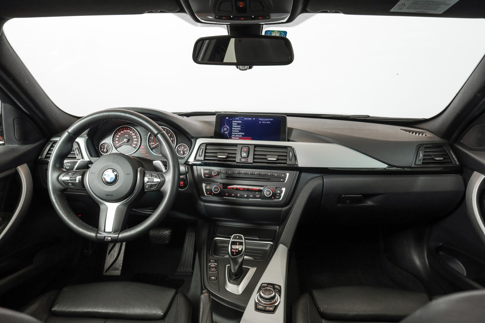 BMW 335i xDrive Touring Steptronic Navigation Professional / Caméra de recul / Accès confort-image-11