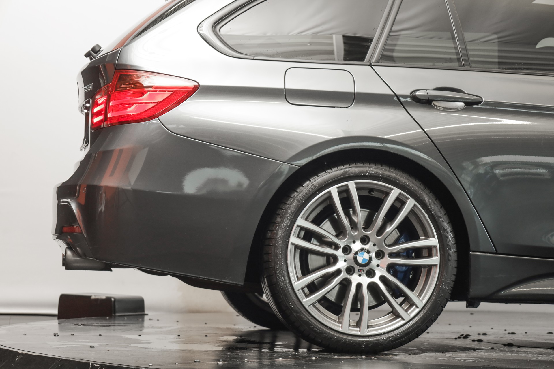 BMW 335i xDrive Touring Steptronic Navigation Professional / Caméra de recul / Accès confort-image-9