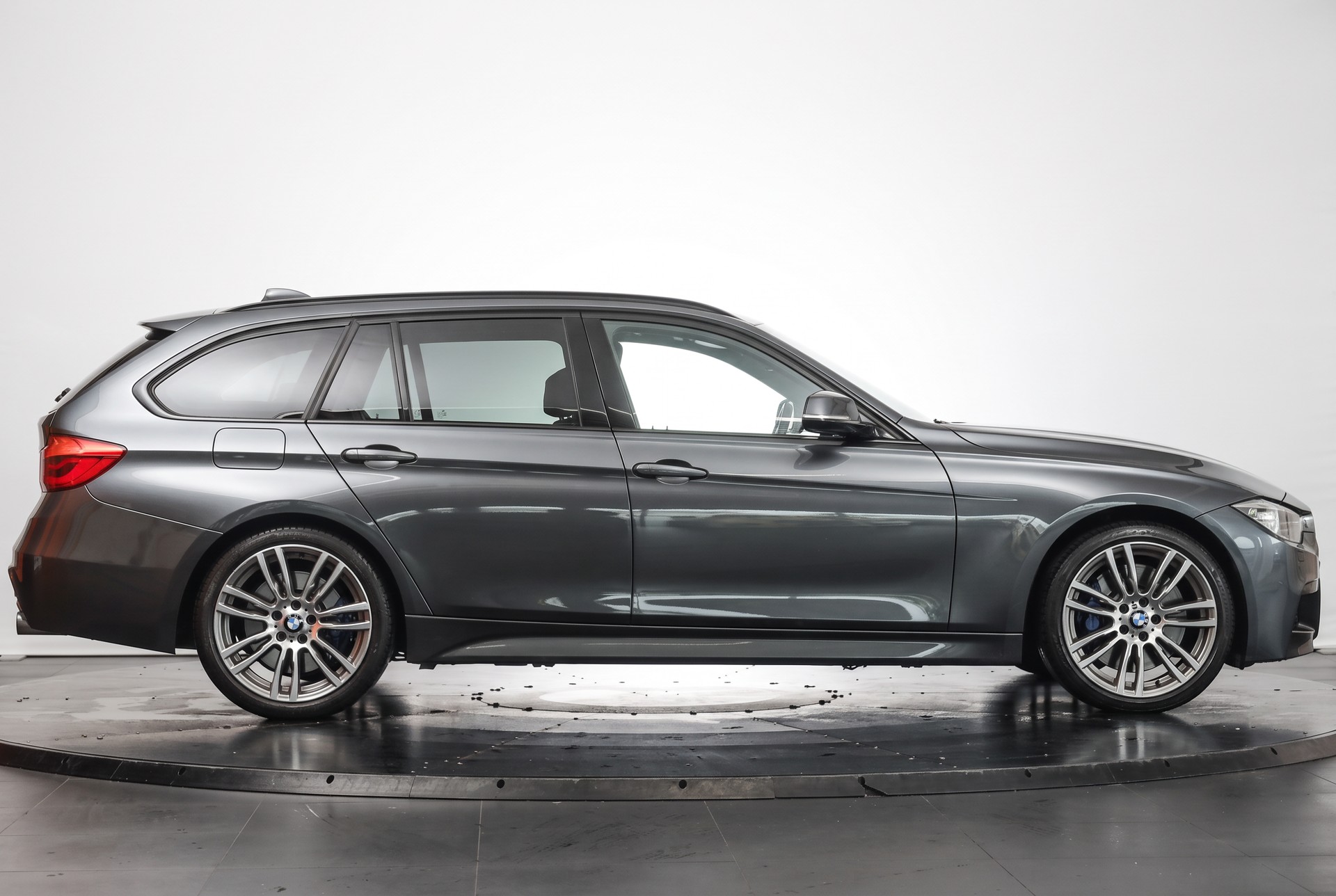 BMW 335i xDrive Touring Steptronic Navigation Professional / Caméra de recul / Accès confort-image-5