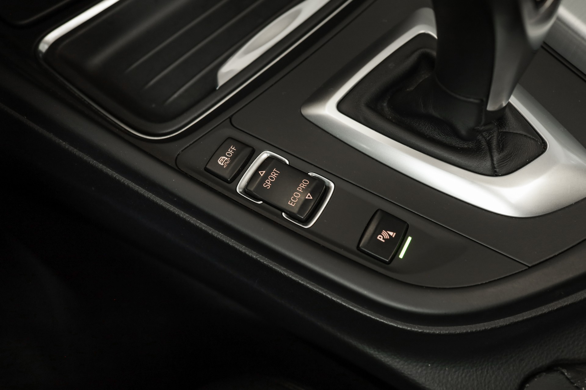 BMW 335i xDrive Touring Steptronic Navigation Professional / Caméra de recul / Accès confort-image-21