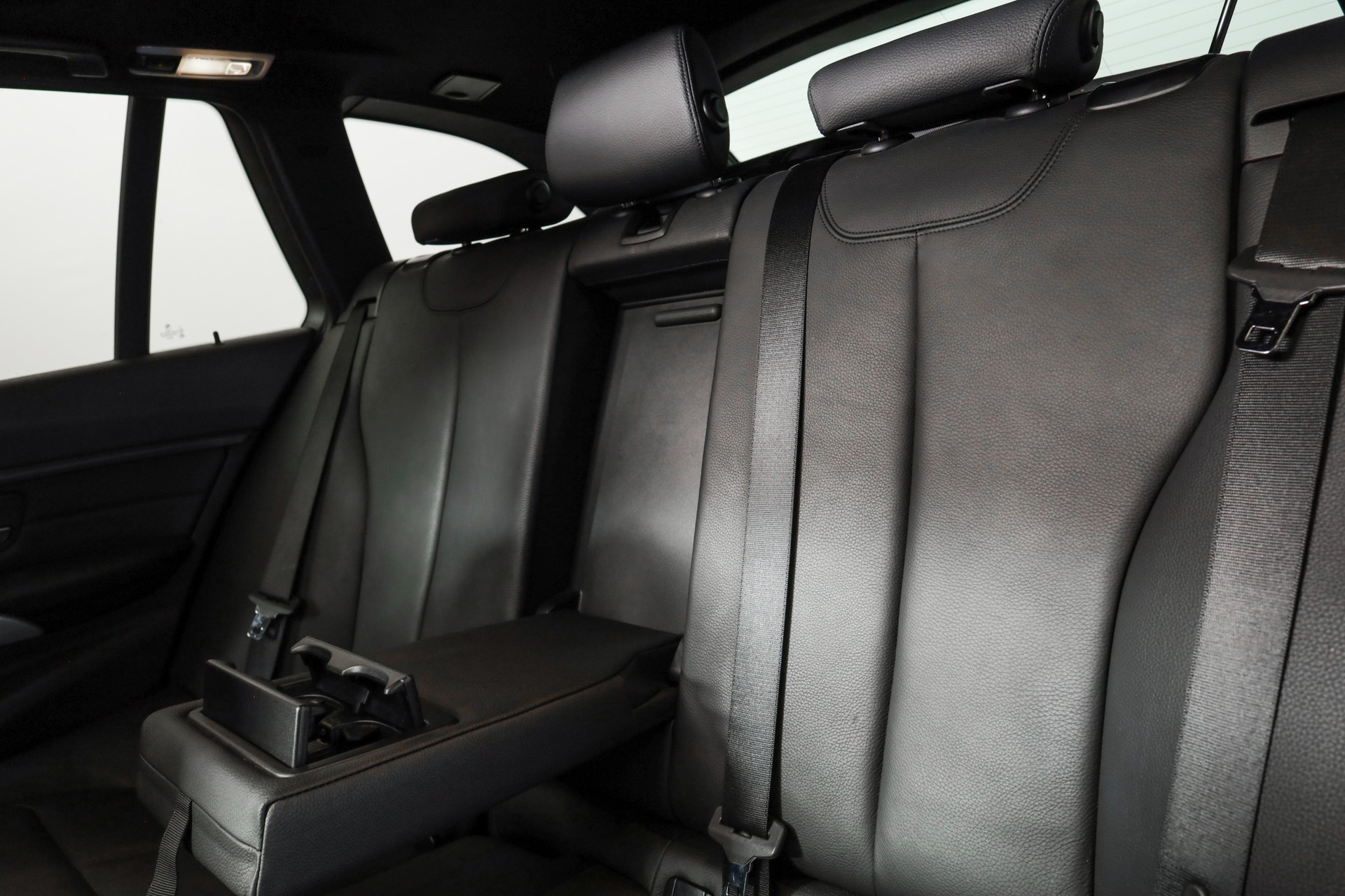 BMW 335i xDrive Touring Steptronic Navigation Professional / Caméra de recul / Accès confort-image-15