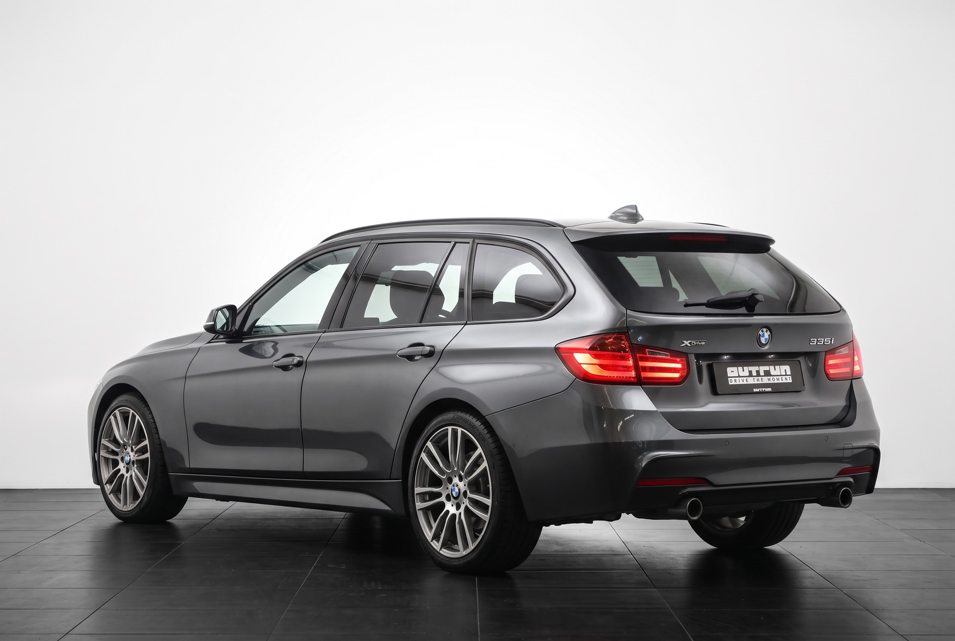 BMW 335i xDrive Touring Steptronic Navigation Professional / Caméra de recul / Accès confort-image-4