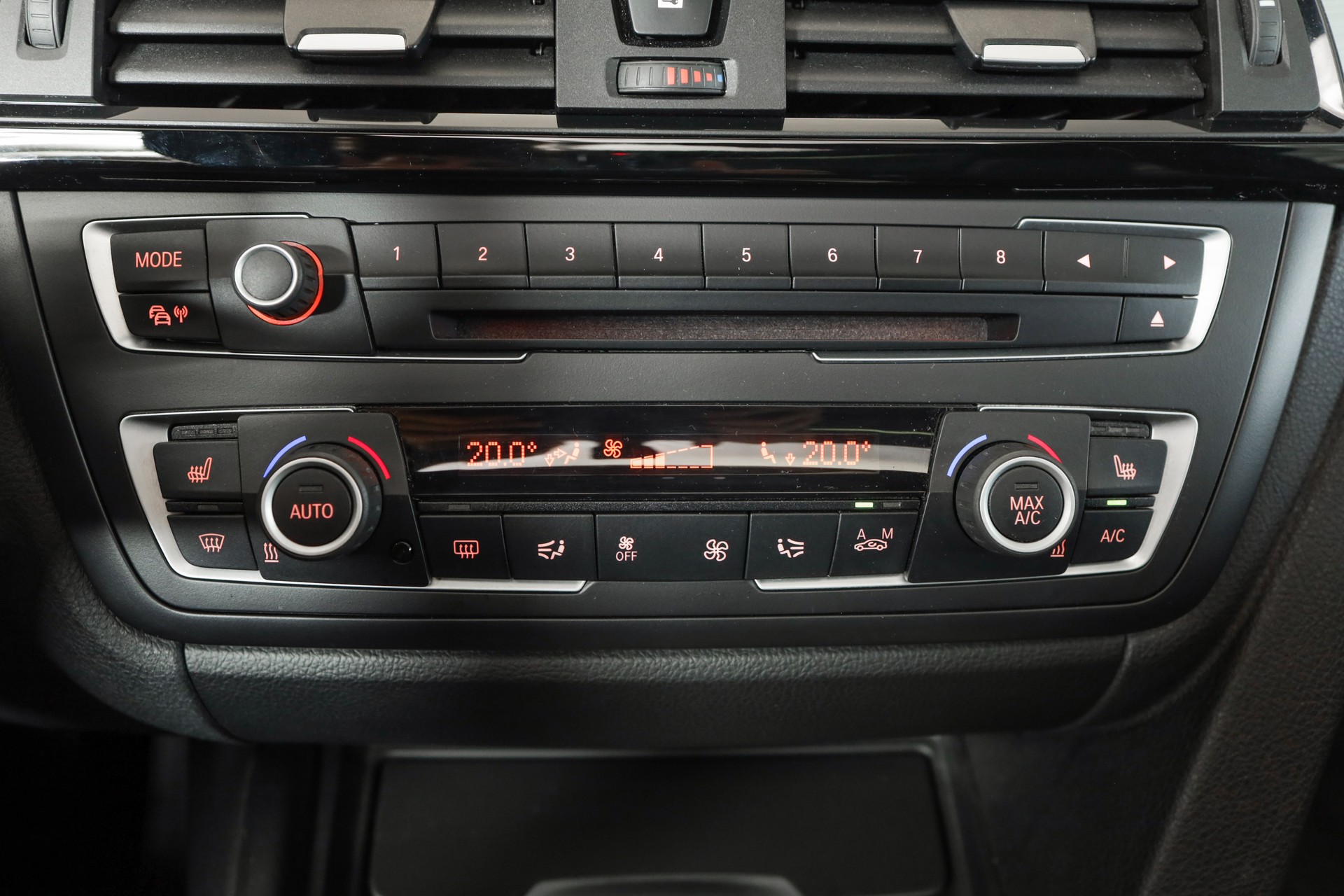 BMW 335i xDrive Touring Steptronic Navigation Professional / Caméra de recul / Accès confort-image-24