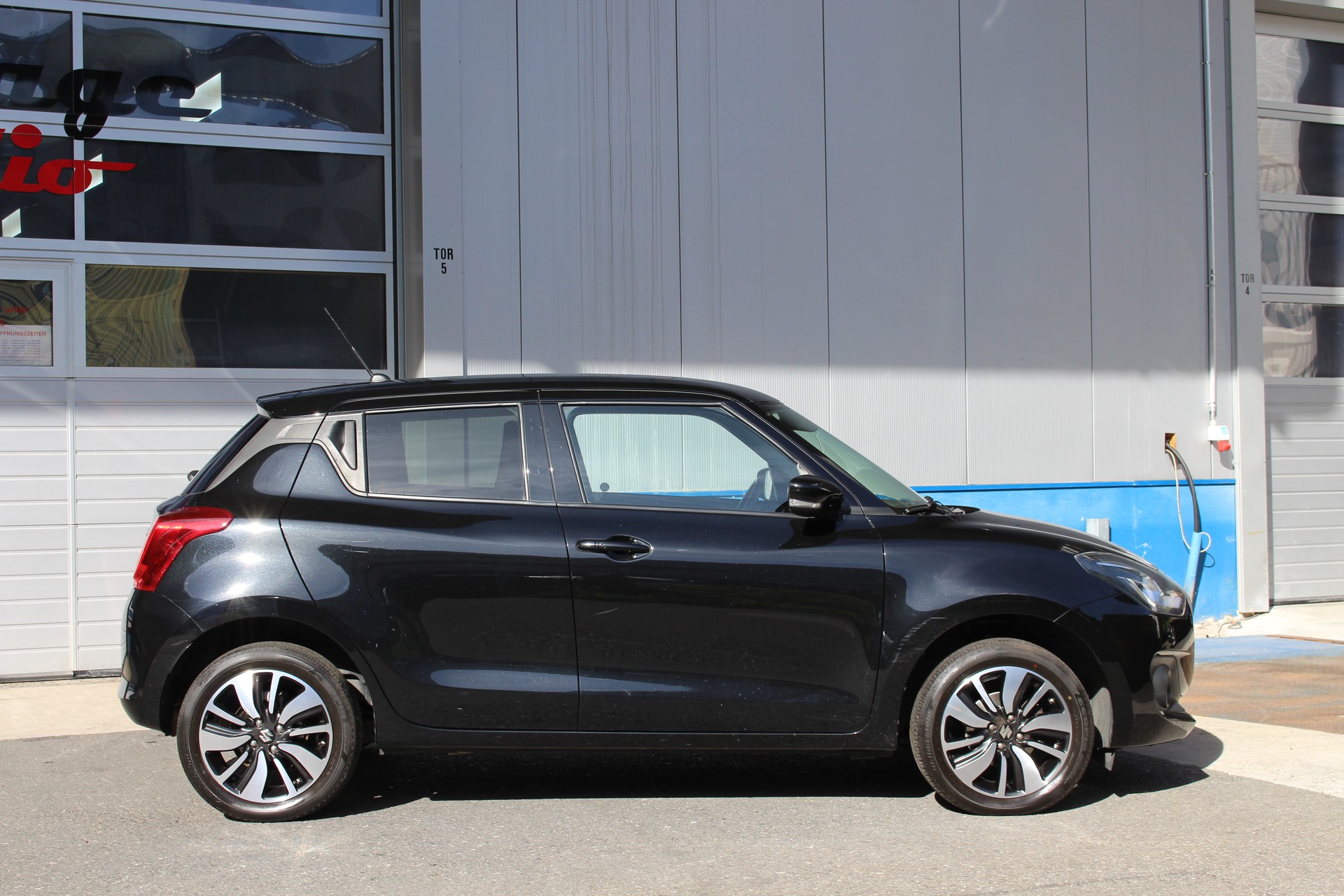 SUZUKI Swift 1.2i 16V SHVS Compact Top Hybrid Allgrip 4x4-showroom-element-1
