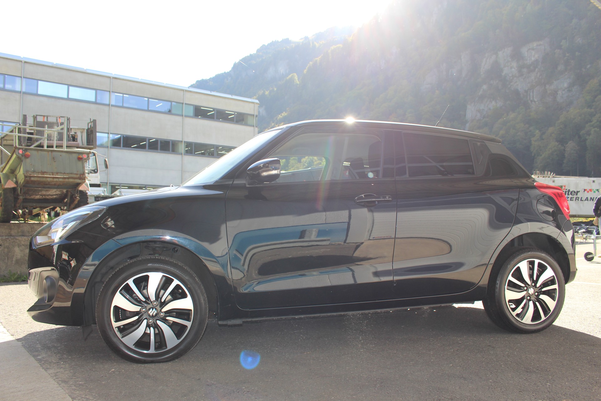 SUZUKI Swift 1.2i 16V SHVS Compact Top Hybrid Allgrip 4x4-showroom-element-3