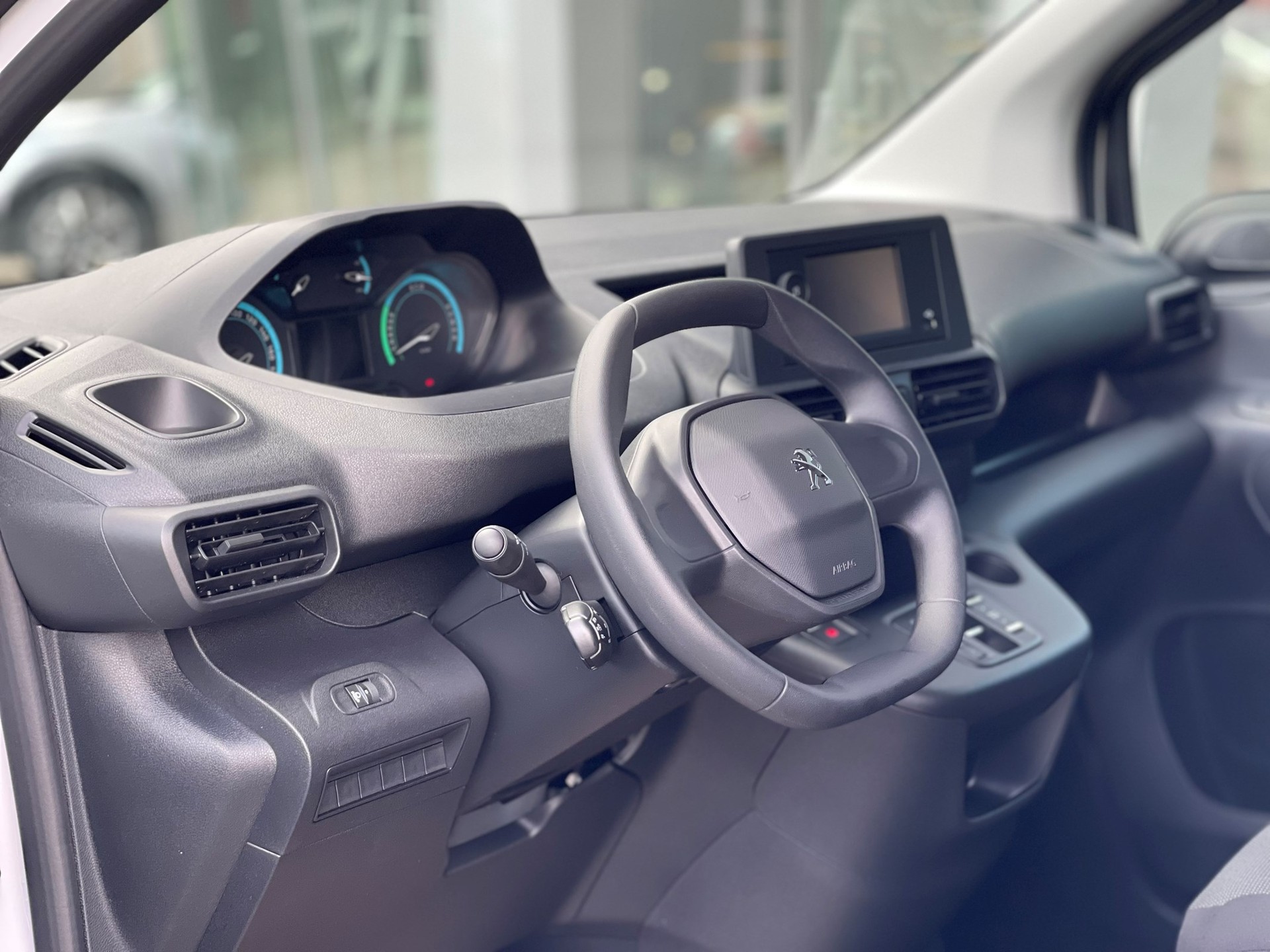 PEUGEOT e-Partner 50kWh Premium-image-5