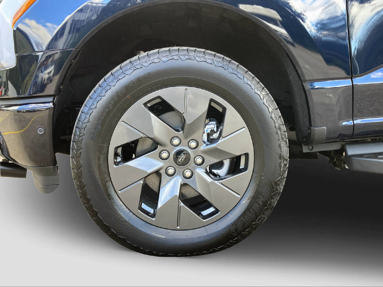 FORD F-150 Lightning DKab.Pick-up 98 kWh Lariat Launch Edition-image-14