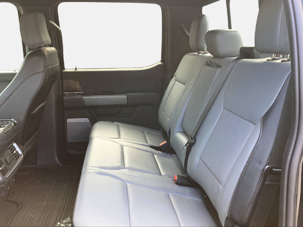 FORD F-150 Lightning DKab.Pick-up 98 kWh Lariat Launch Edition-image-4