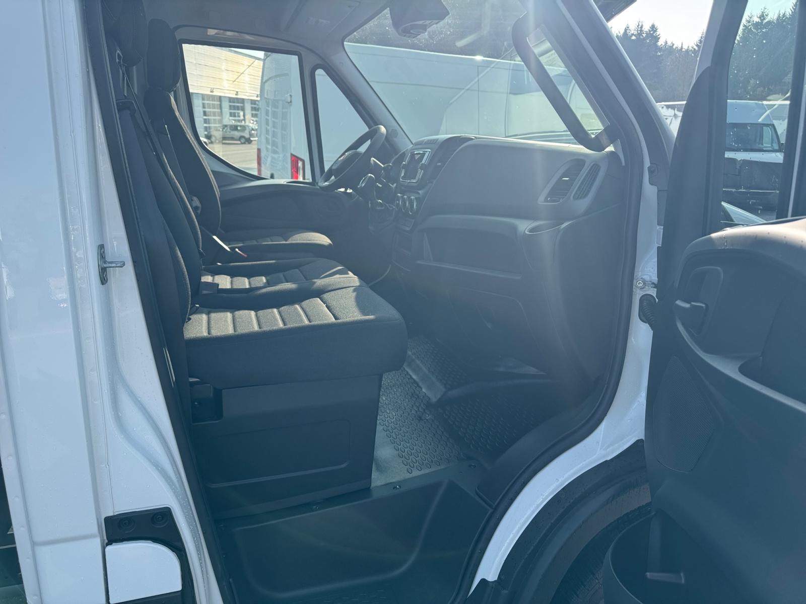IVECO Daily Brücke m.Verdeck+Hebebühne-image-12