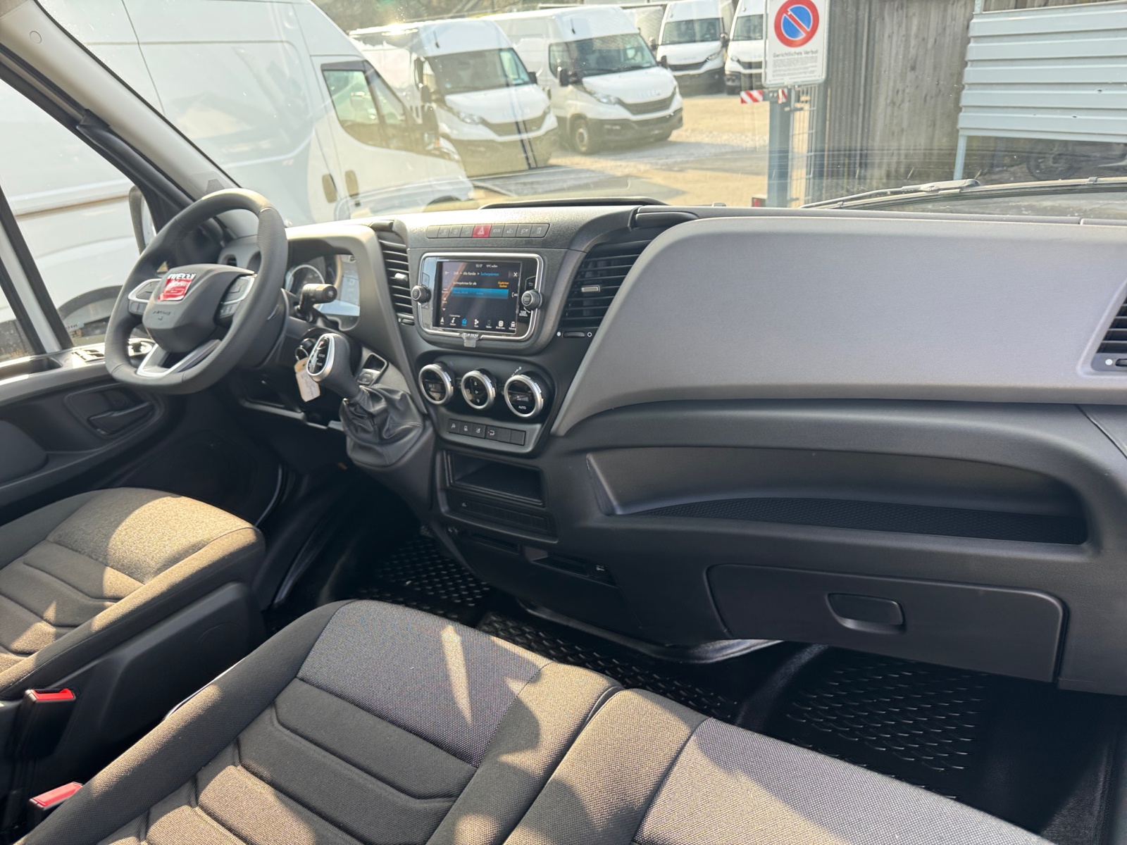 IVECO Daily Brücke m.Verdeck+Hebebühne-image-13