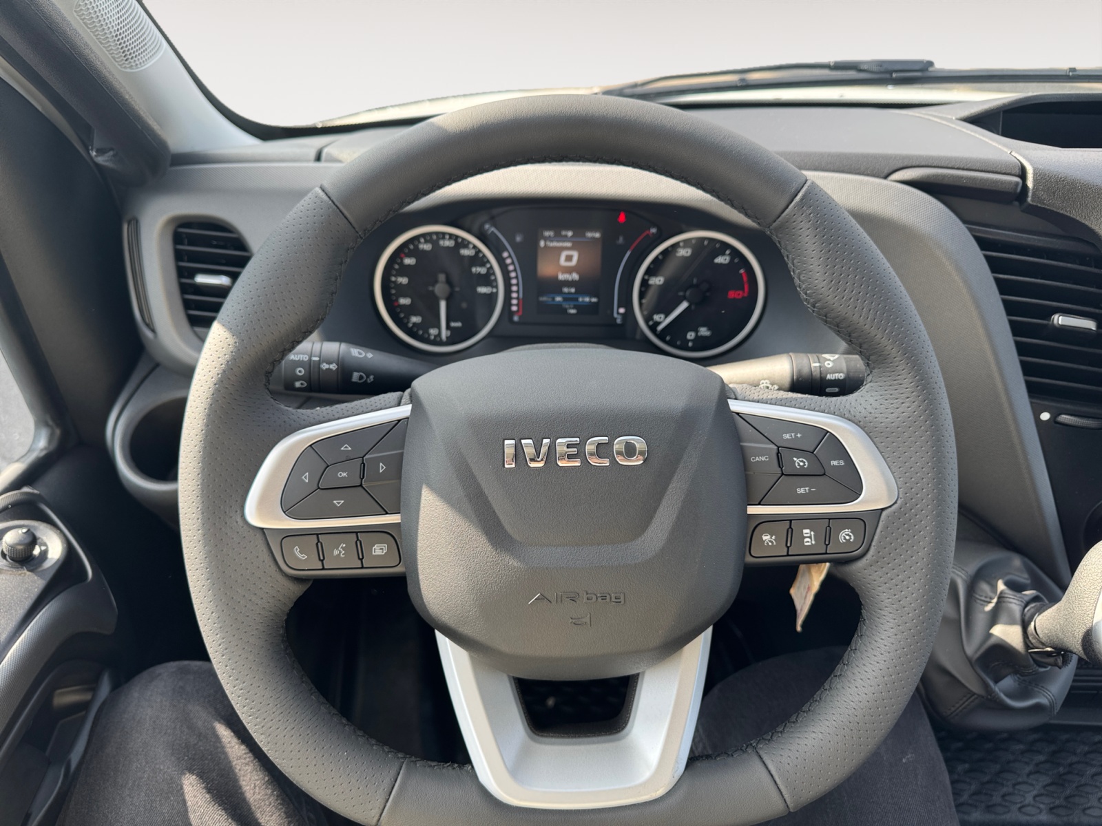 IVECO Daily Brücke m.Verdeck+Hebebühne-image-8