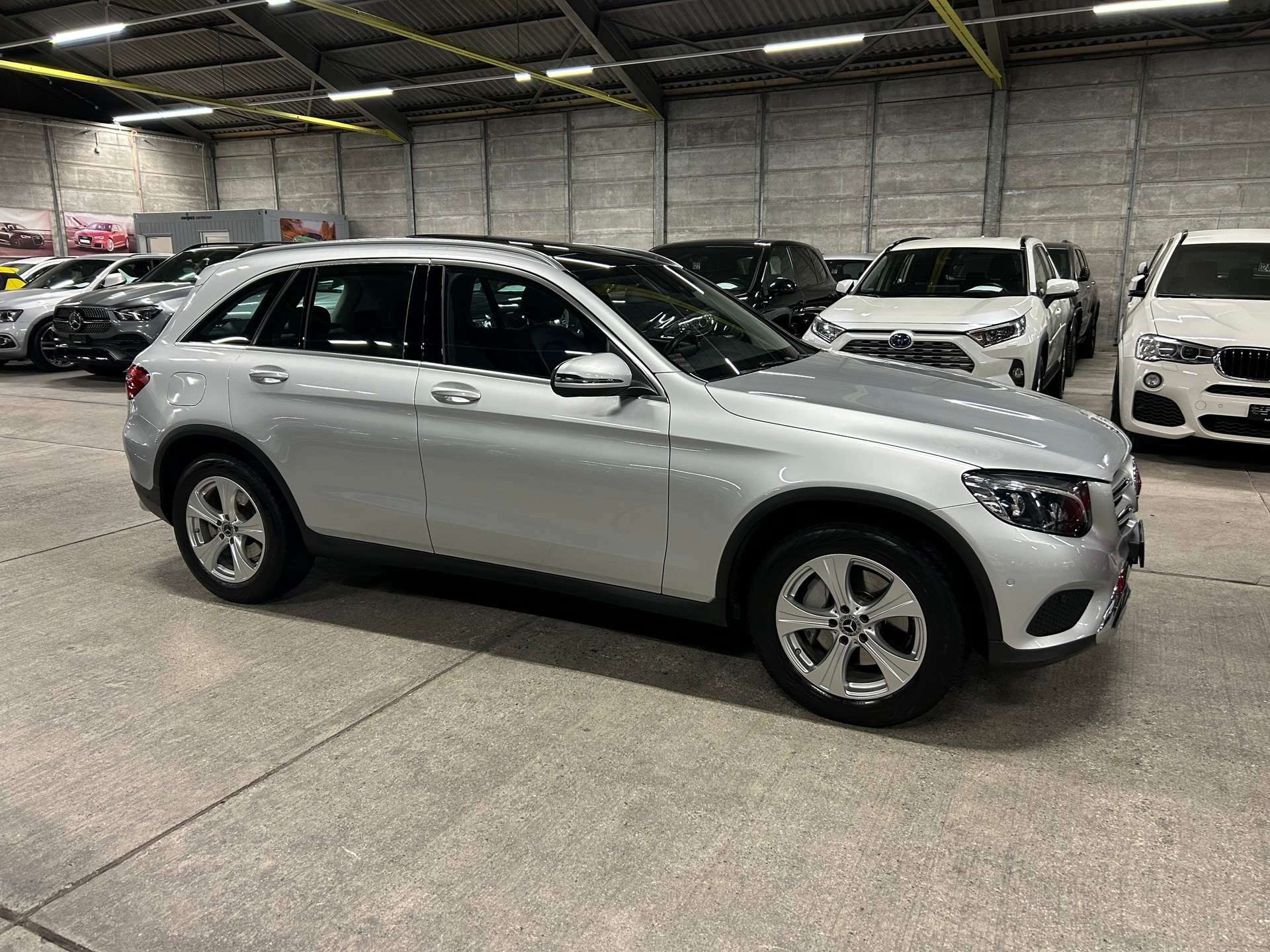 MERCEDES-BENZ GLC 250 Exclusive 4Matic 9G-Tronic-showroom-element-2