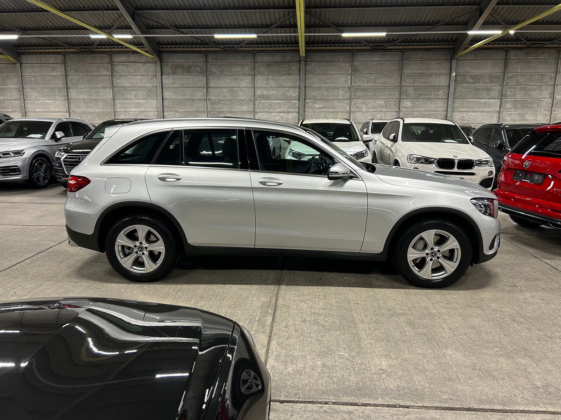 MERCEDES-BENZ GLC 250 Exclusive 4Matic 9G-Tronic-showroom-element-3