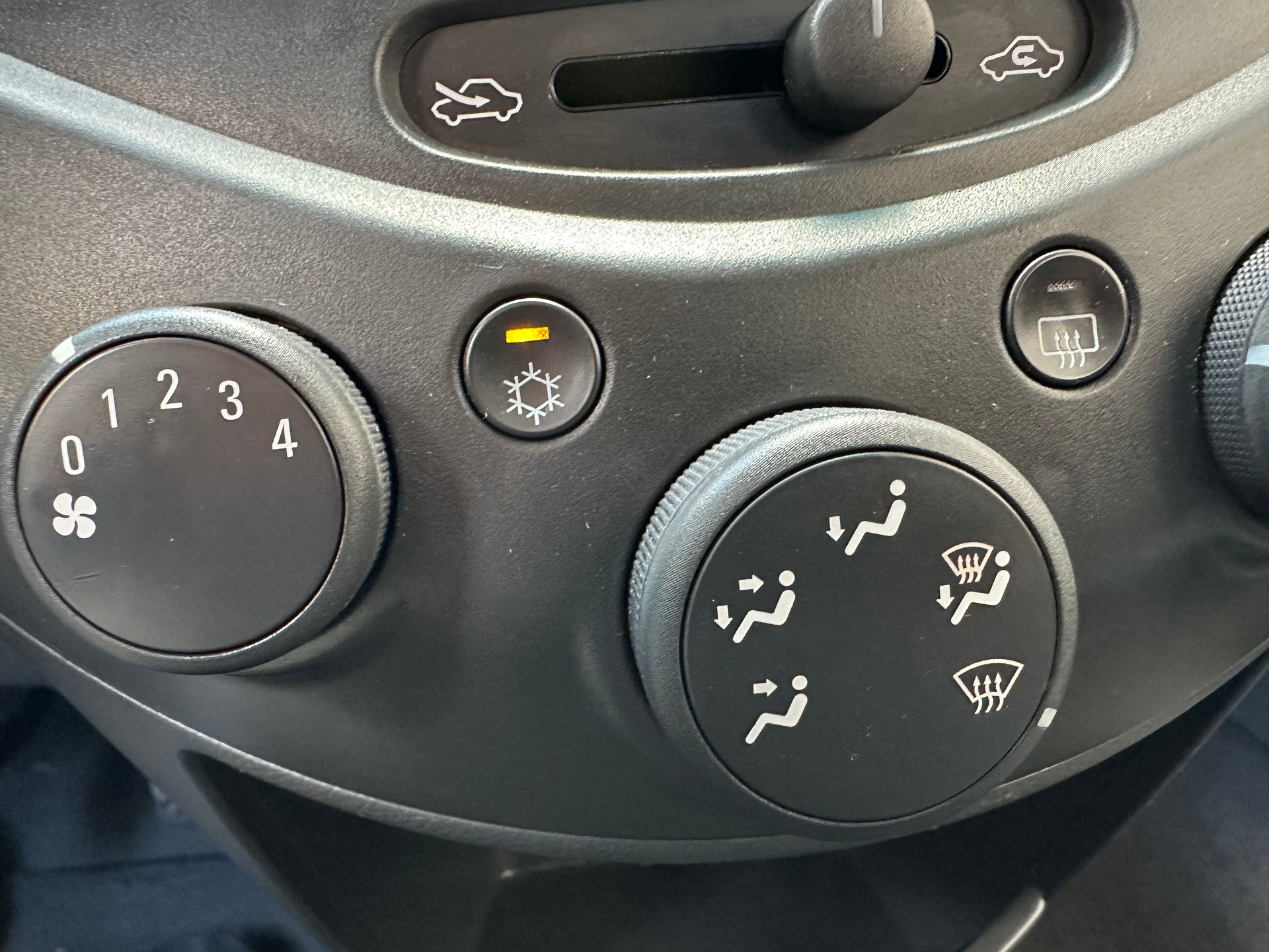 CHEVROLET Spark 1.2 100 Edition-image-18