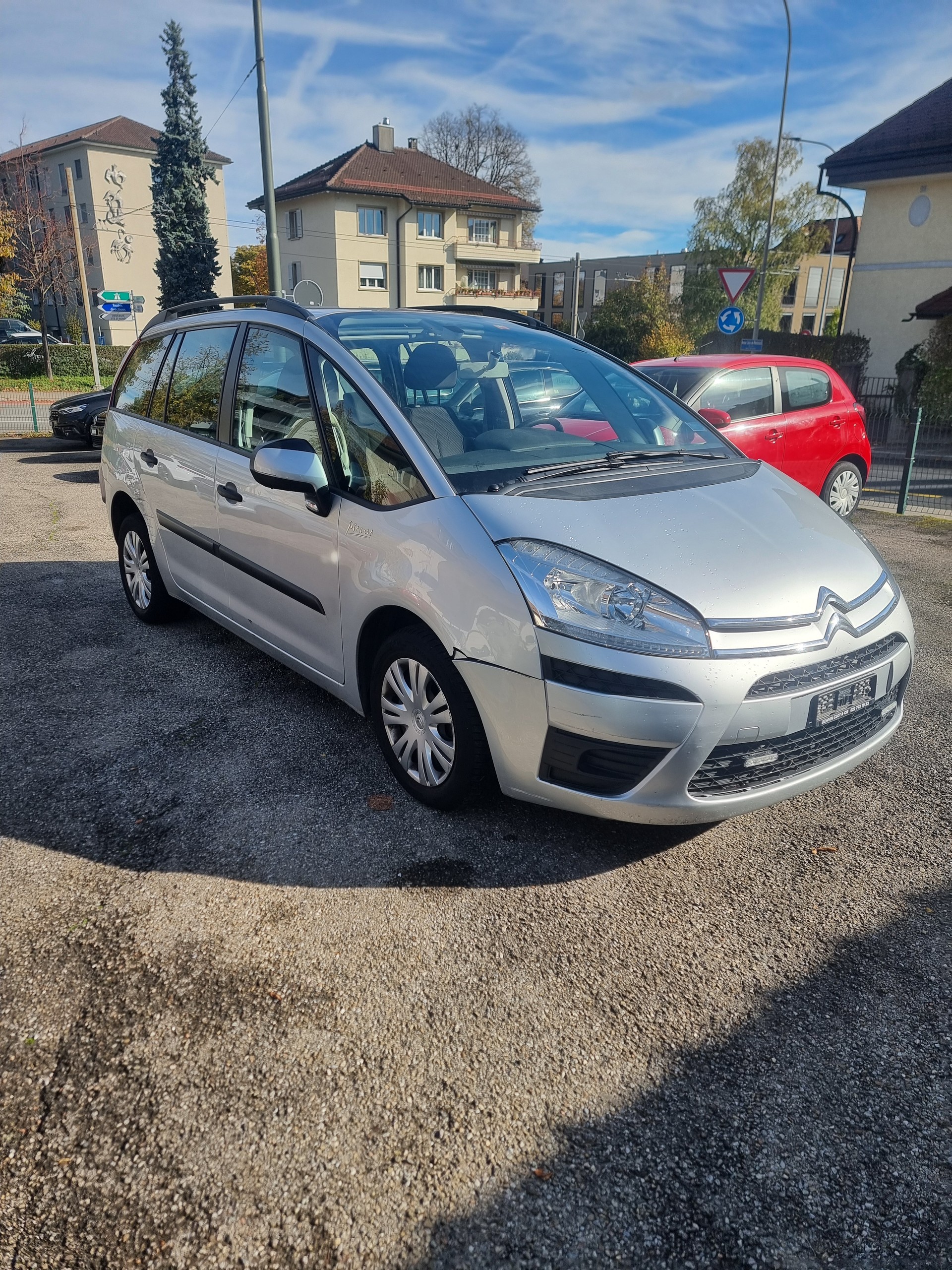 CITROEN Grand C4 Picasso 1.6i 16V Attraction-image-1