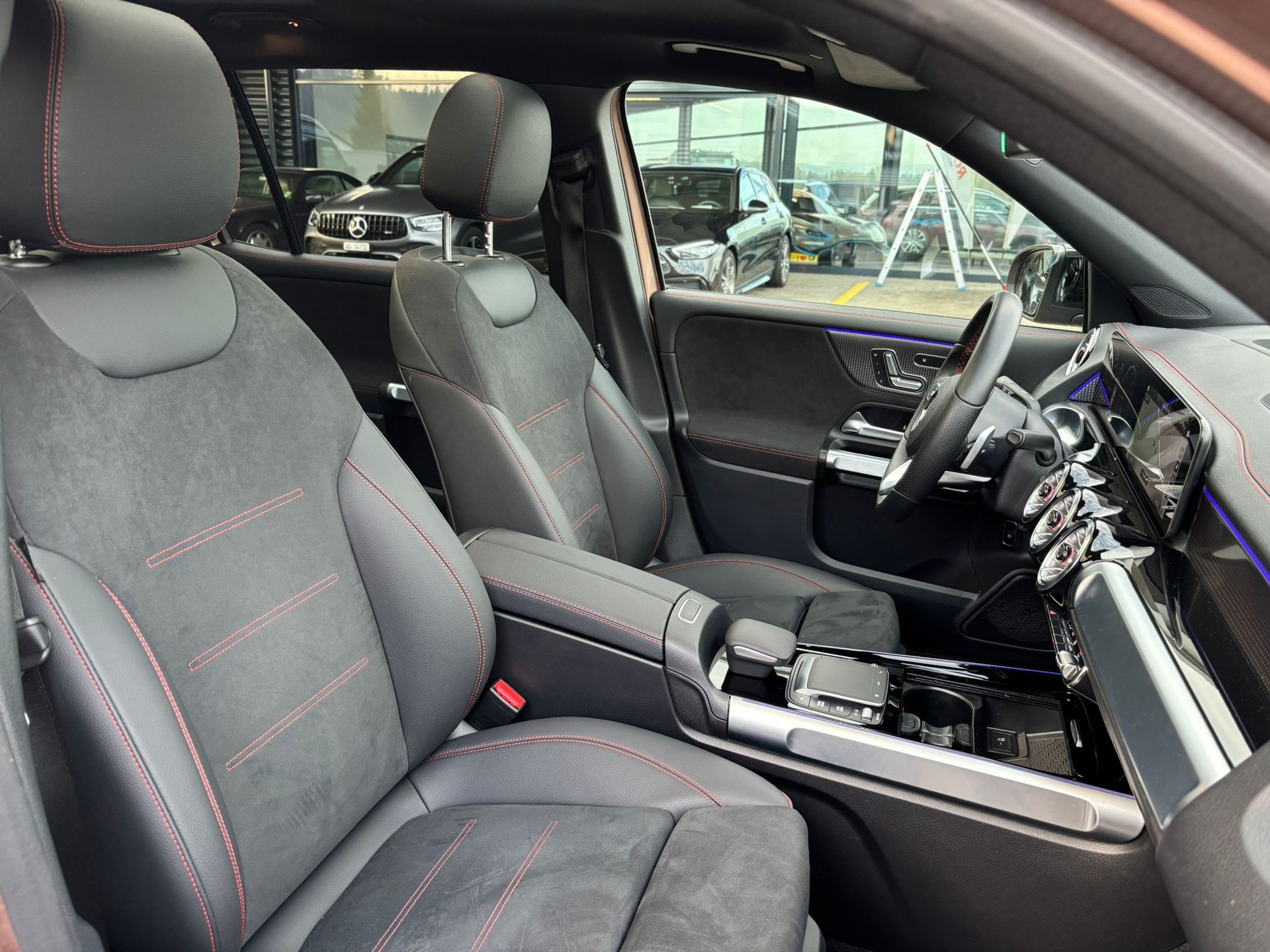 MERCEDES-BENZ EQB 350 AMG-Line 4Matic-image-8