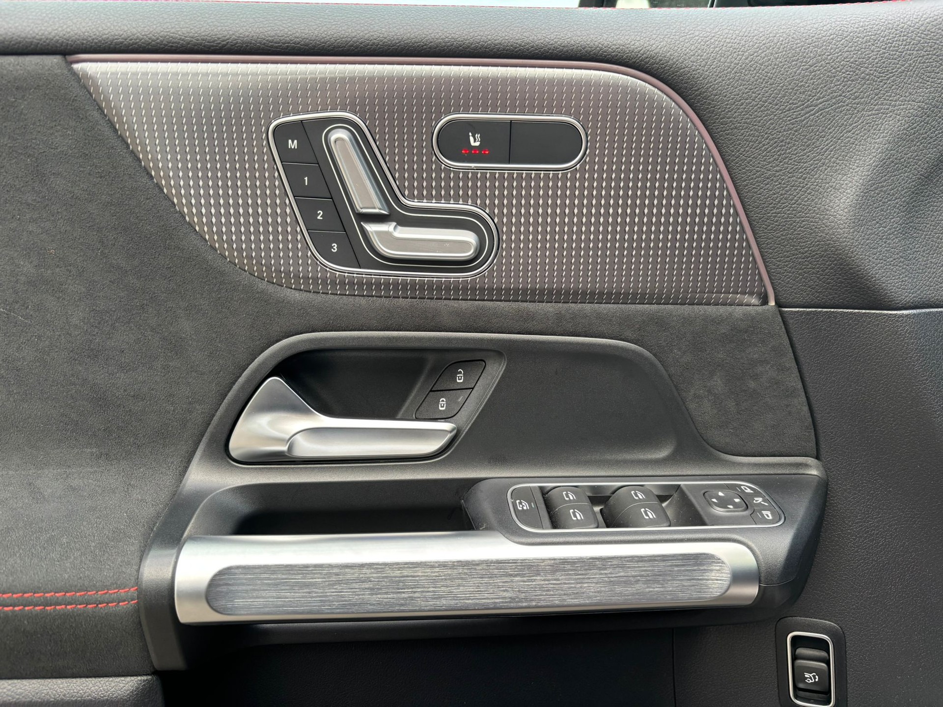 MERCEDES-BENZ EQB 350 AMG-Line 4Matic-image-12