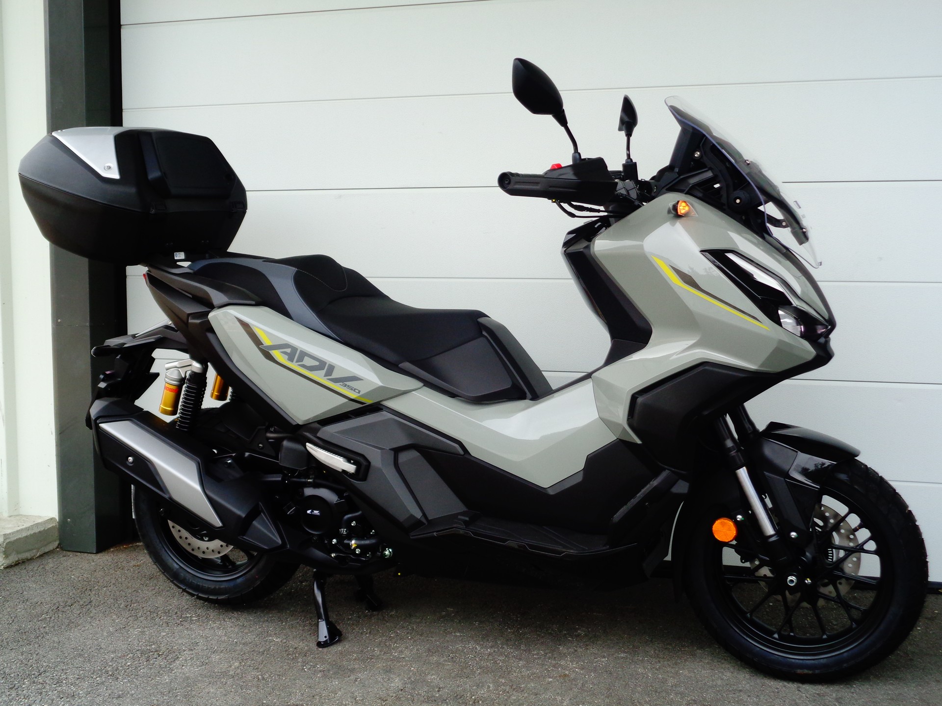 HONDA ADV 350-image-1