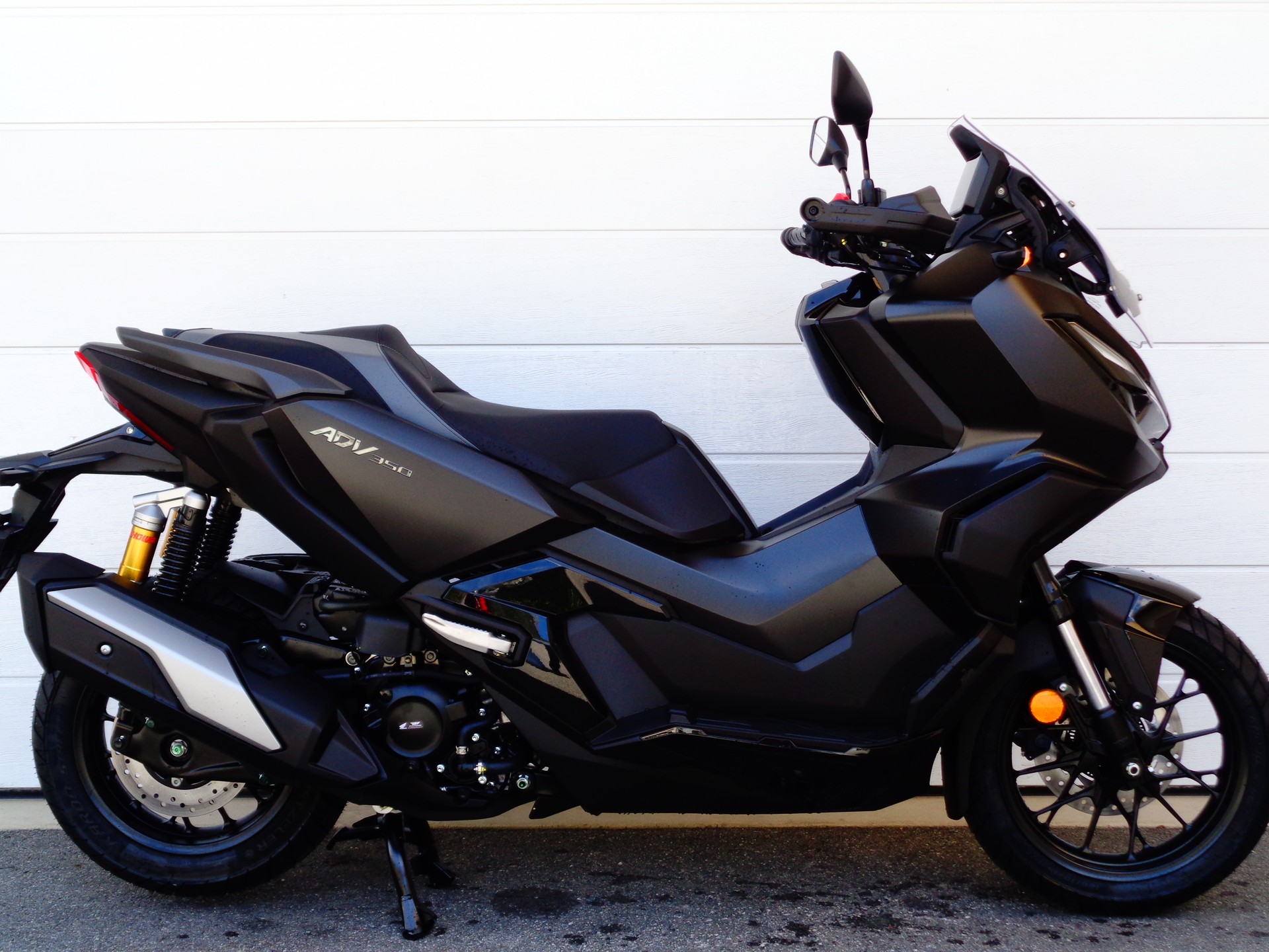 HONDA ADV 350-showroom-element-1