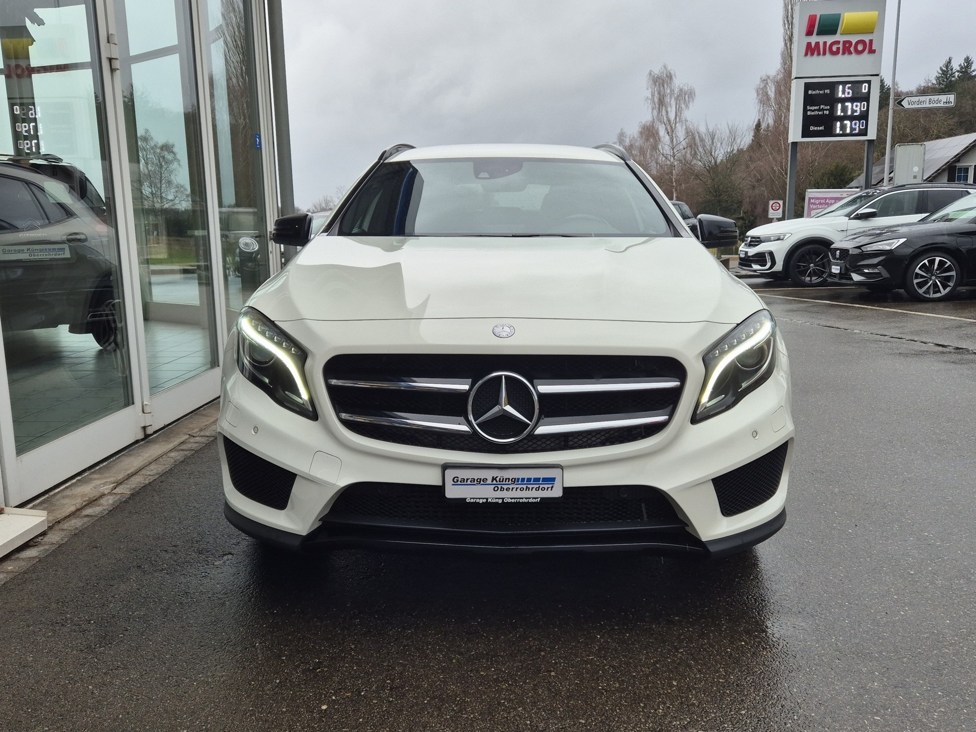 MERCEDES-BENZ GLA 250 AMG Line 4Matic 7G-DCT-showroom-element-2