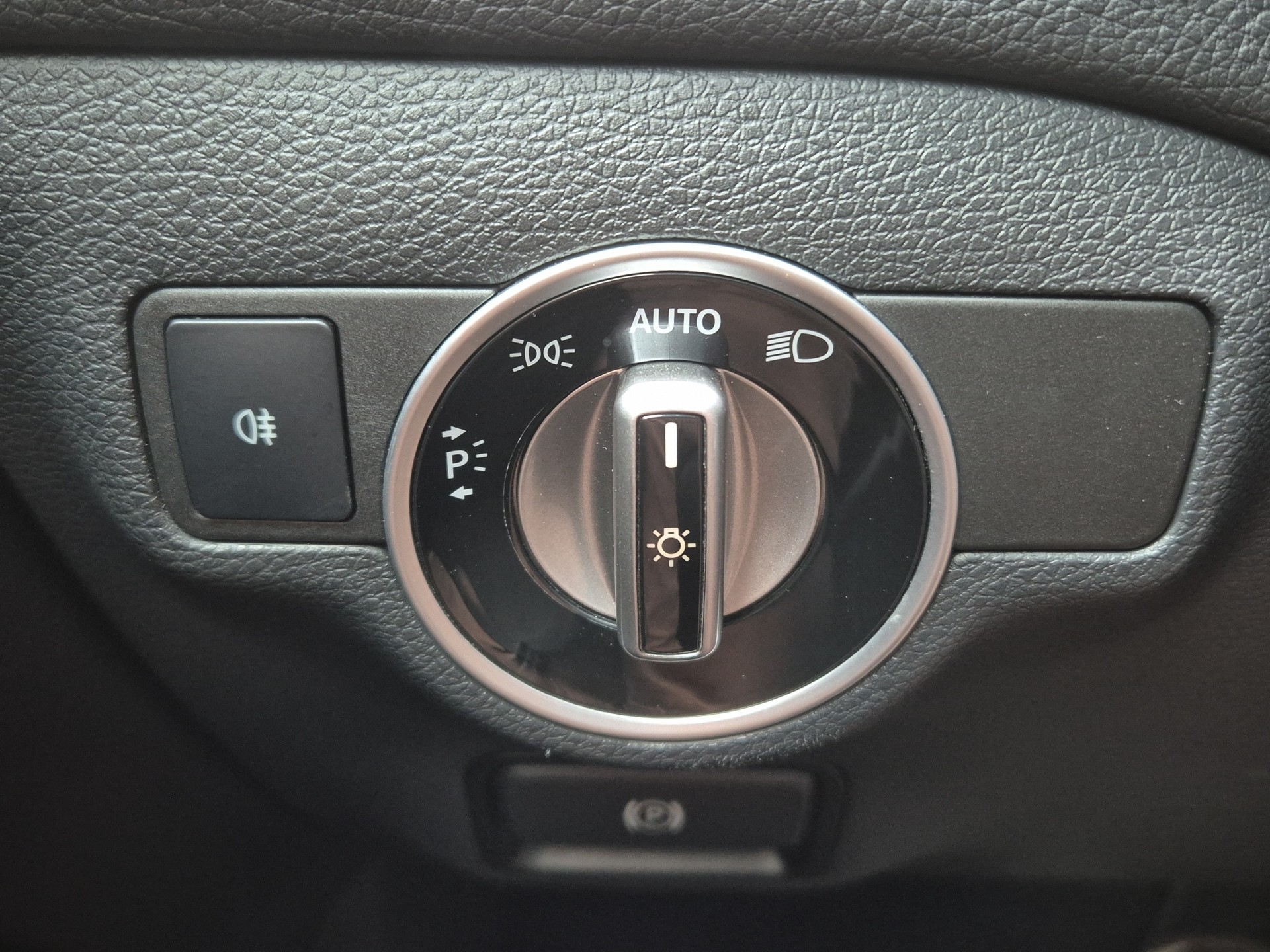 MERCEDES-BENZ GLA 250 AMG Line 4Matic 7G-DCT-image-18