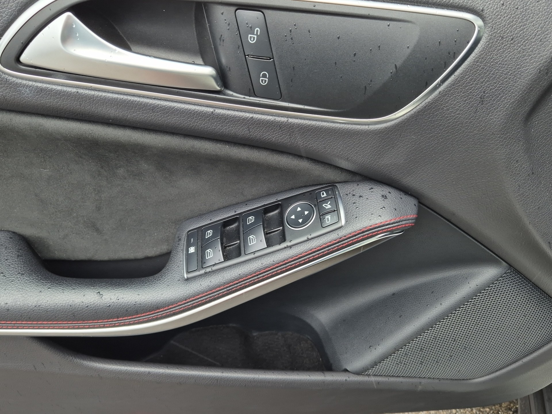 MERCEDES-BENZ GLA 250 AMG Line 4Matic 7G-DCT-image-8