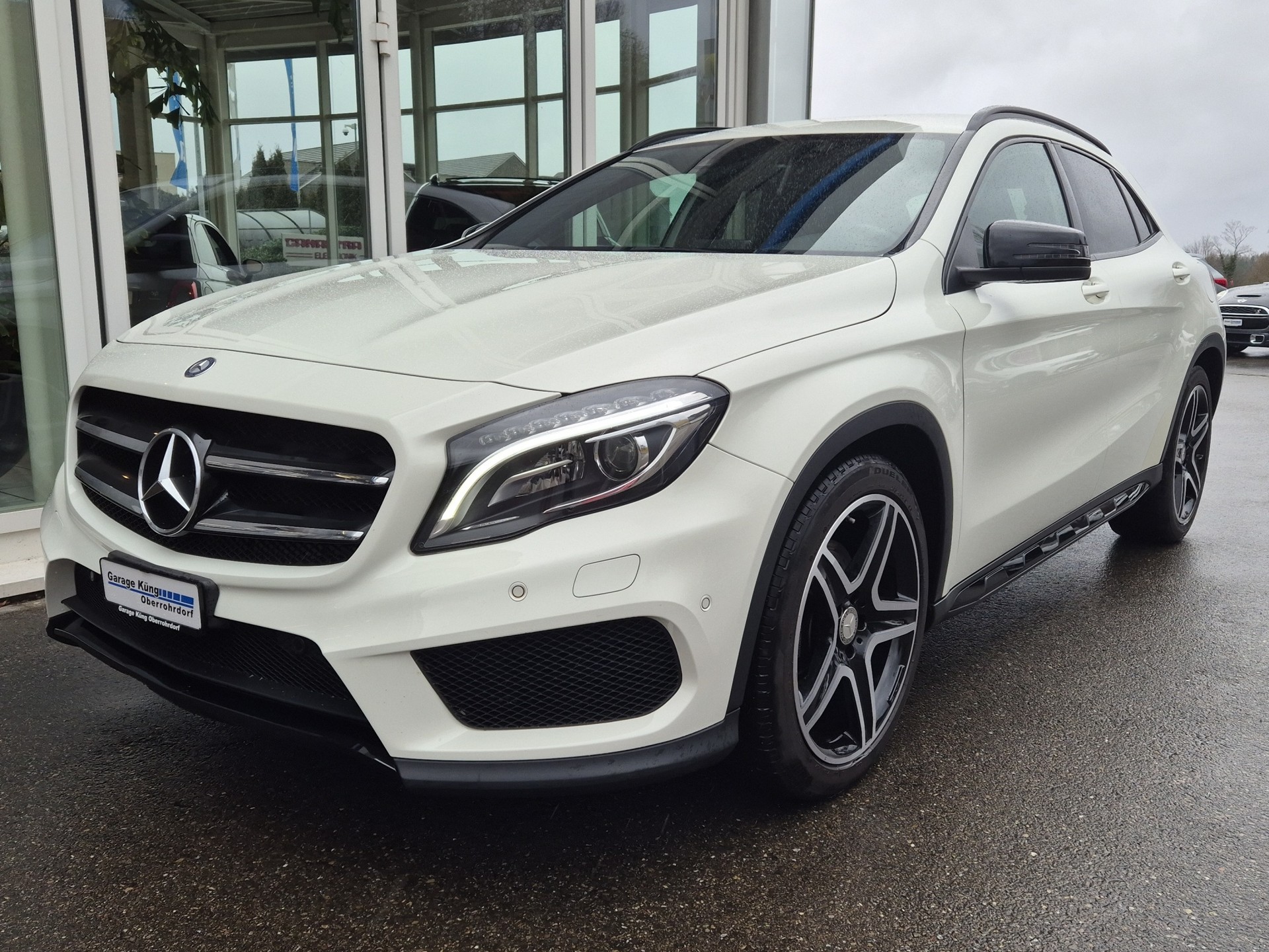 MERCEDES-BENZ GLA 250 AMG Line 4Matic 7G-DCT-showroom-element-1