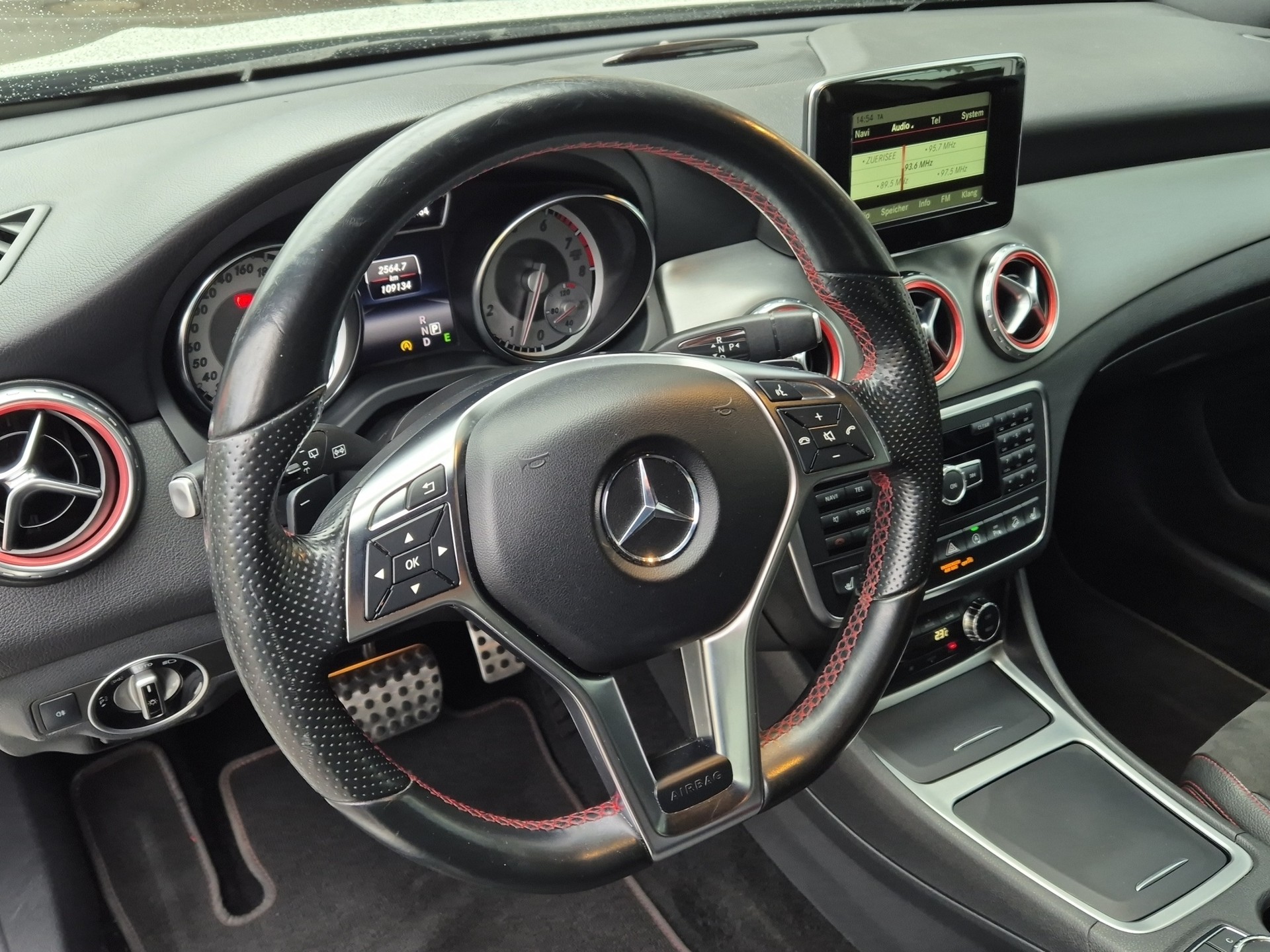 MERCEDES-BENZ GLA 250 AMG Line 4Matic 7G-DCT-image-10