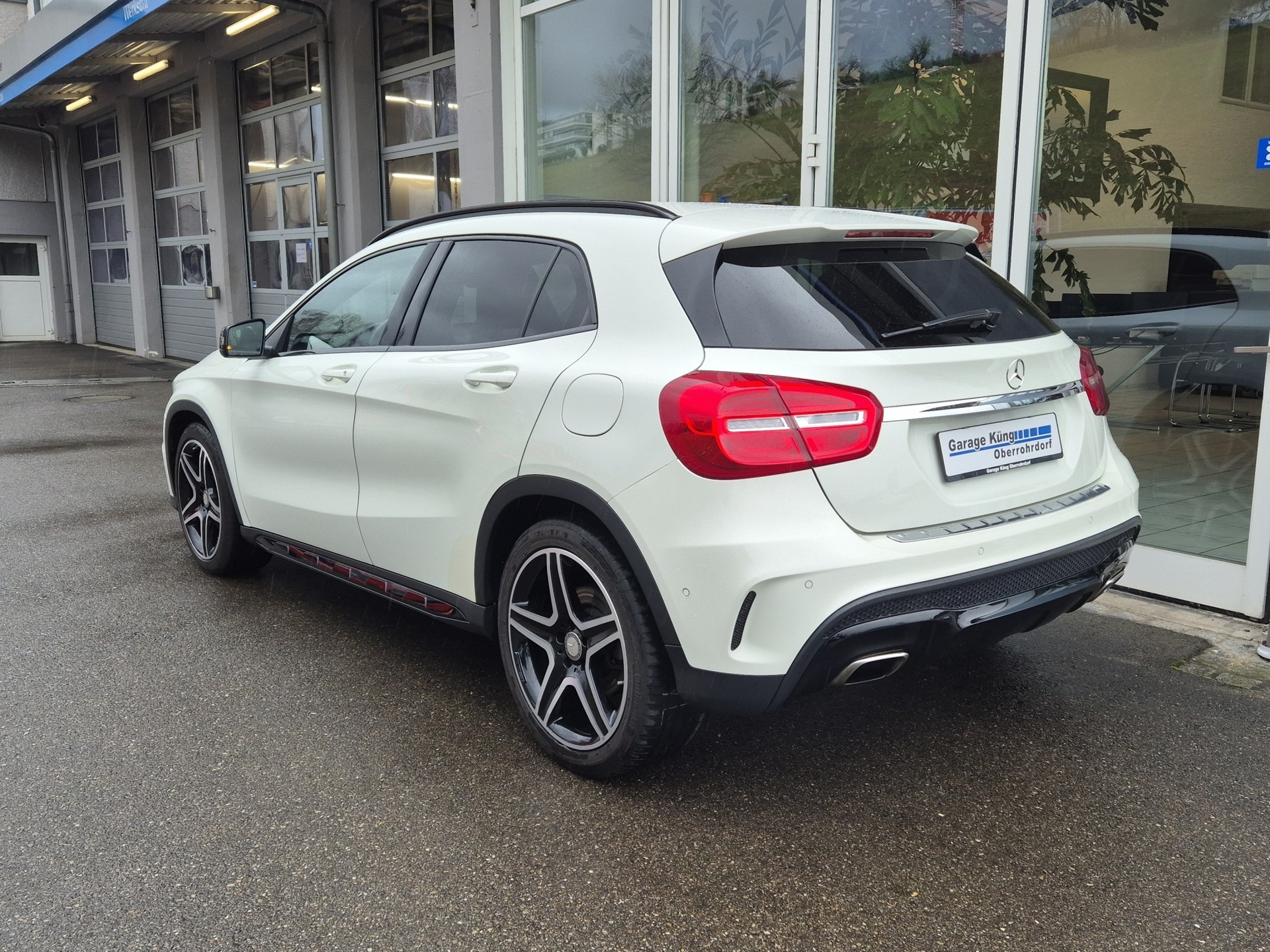 MERCEDES-BENZ GLA 250 AMG Line 4Matic 7G-DCT-image-4