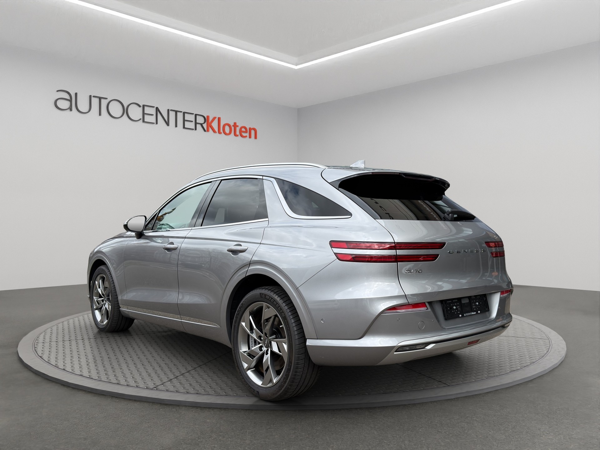 GENESIS GV70 Dual Motor Sport AWD-showroom-element-3