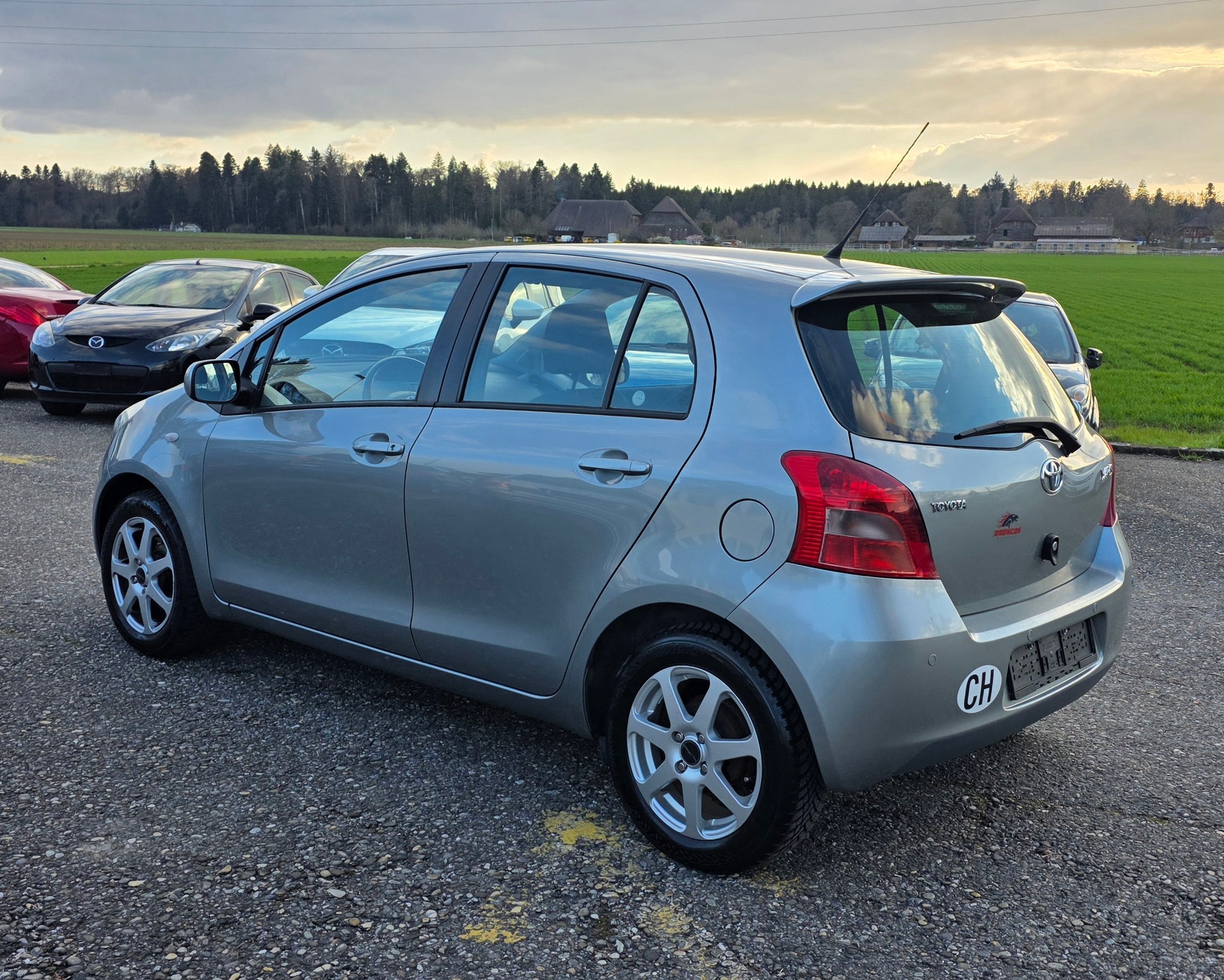 TOYOTA Yaris 1.3 Linea Sol-image-2