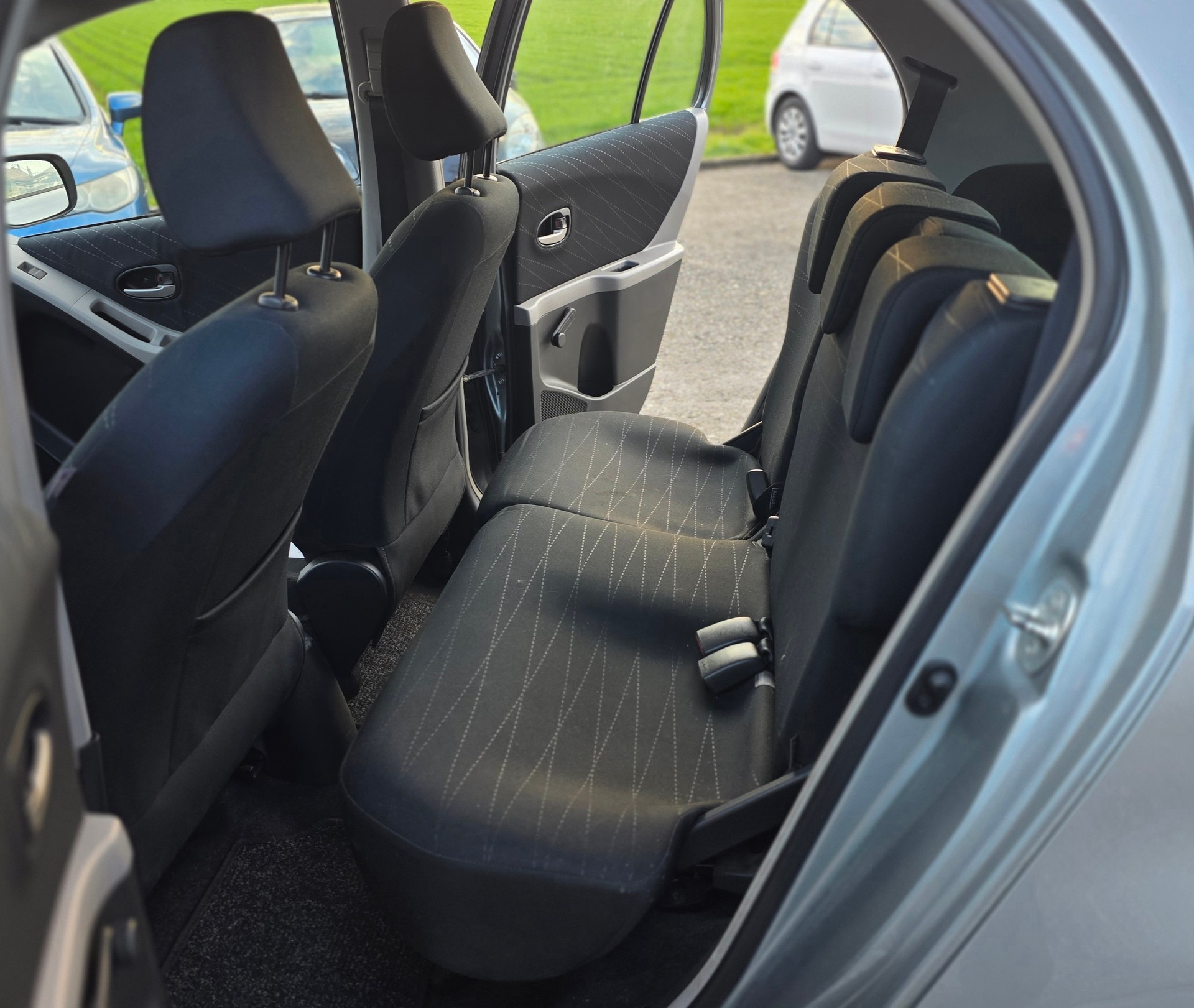 TOYOTA Yaris 1.3 Linea Sol-image-6