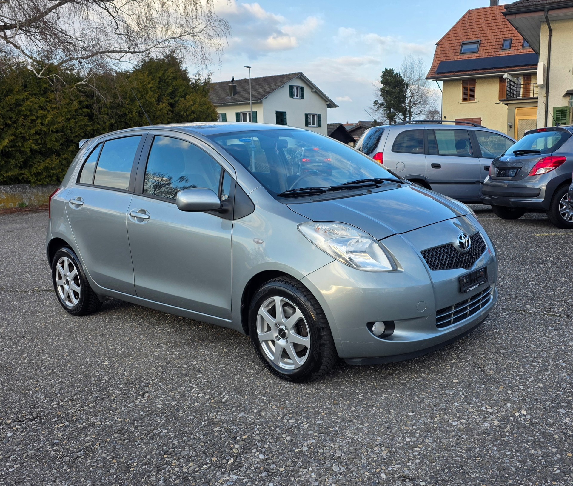 TOYOTA Yaris 1.3 Linea Sol-image-1