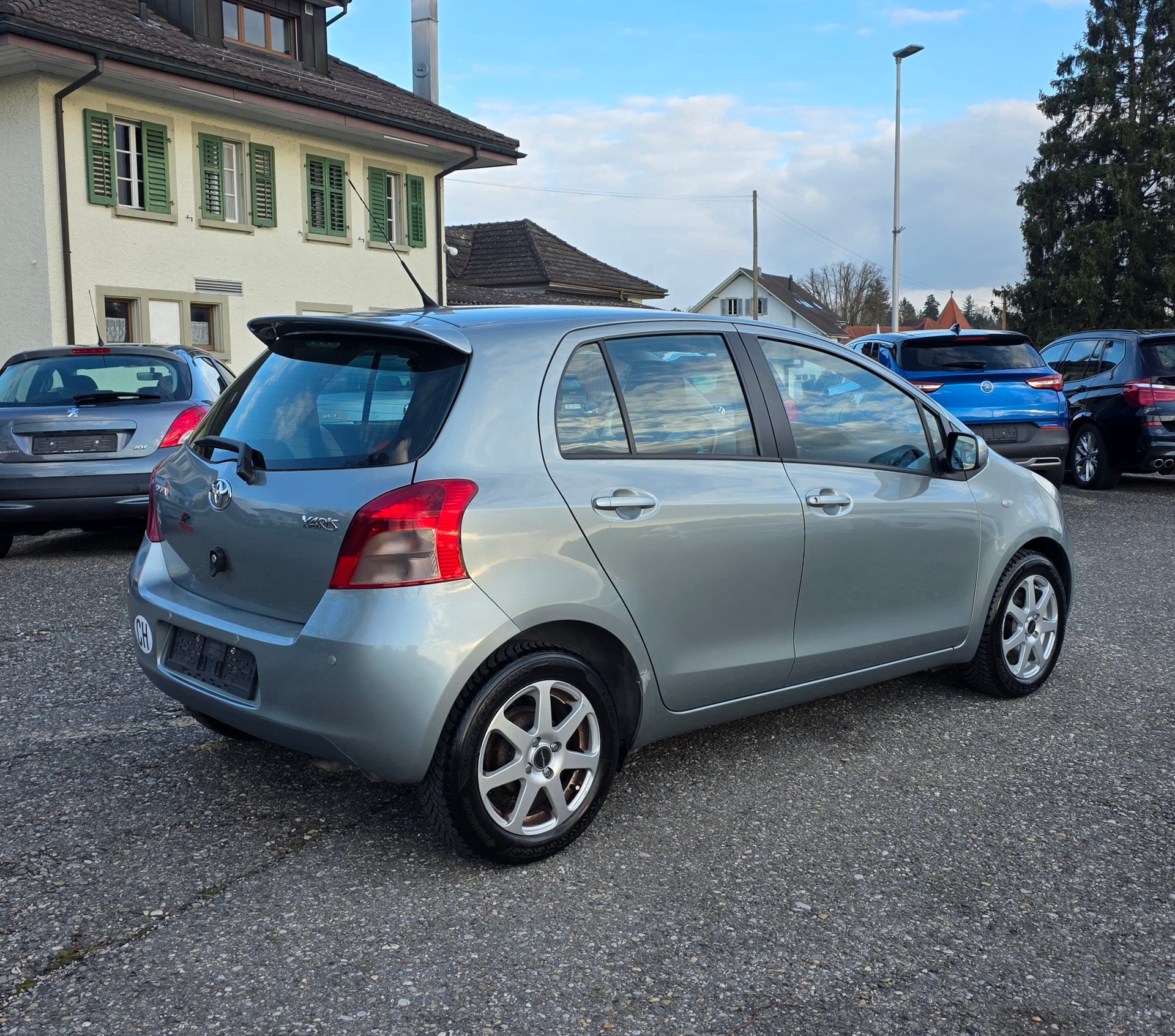 TOYOTA Yaris 1.3 Linea Sol-image-3