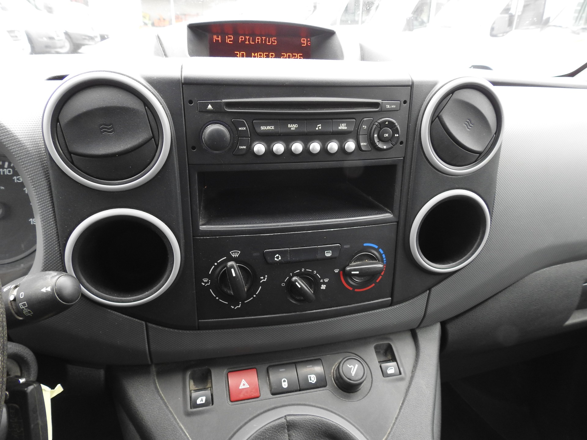 PEUGEOT Partner 1.6 VTi Urban-image-16