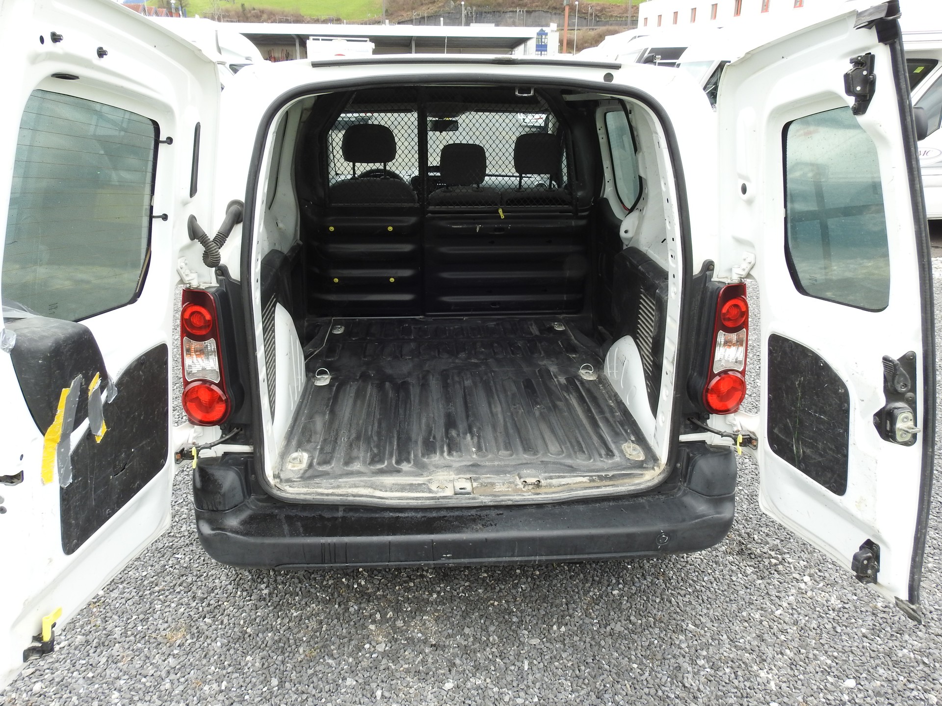 PEUGEOT Partner 1.6 VTi Urban-image-8