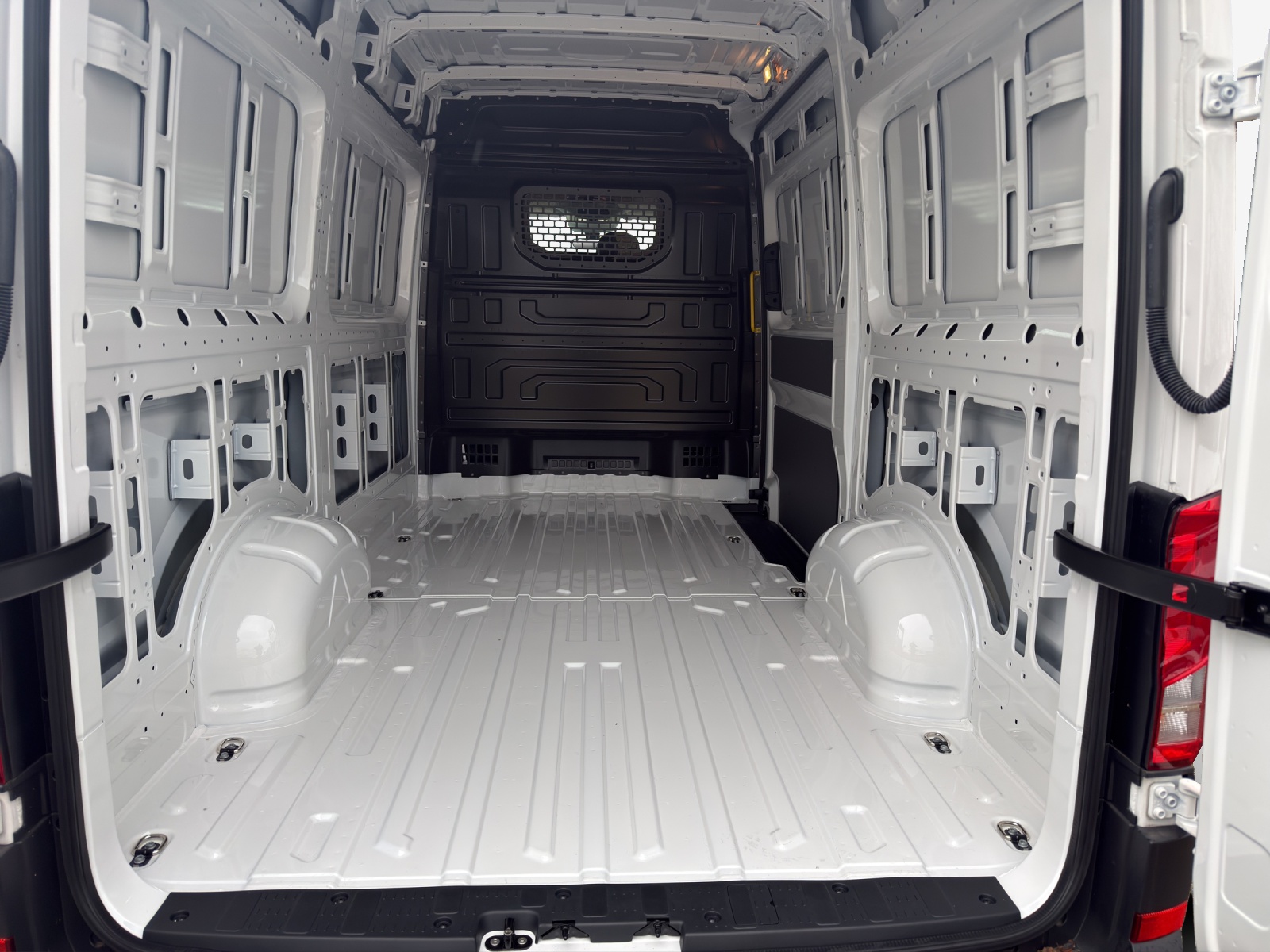 VW Crafter 35 2.0 BiTDI Entry L3 A-image-9