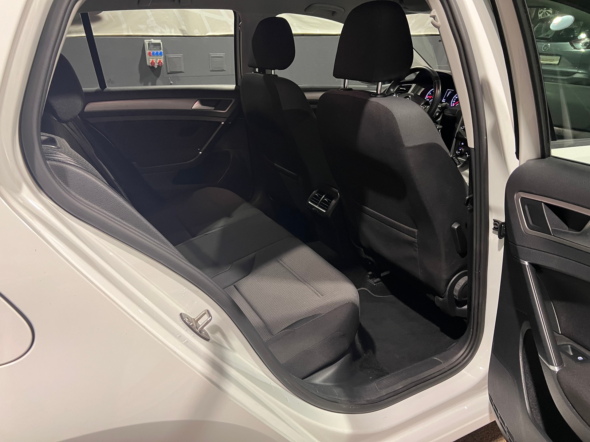 VW Golf 1.0 TSI BlueMotion Comfortline-image-13