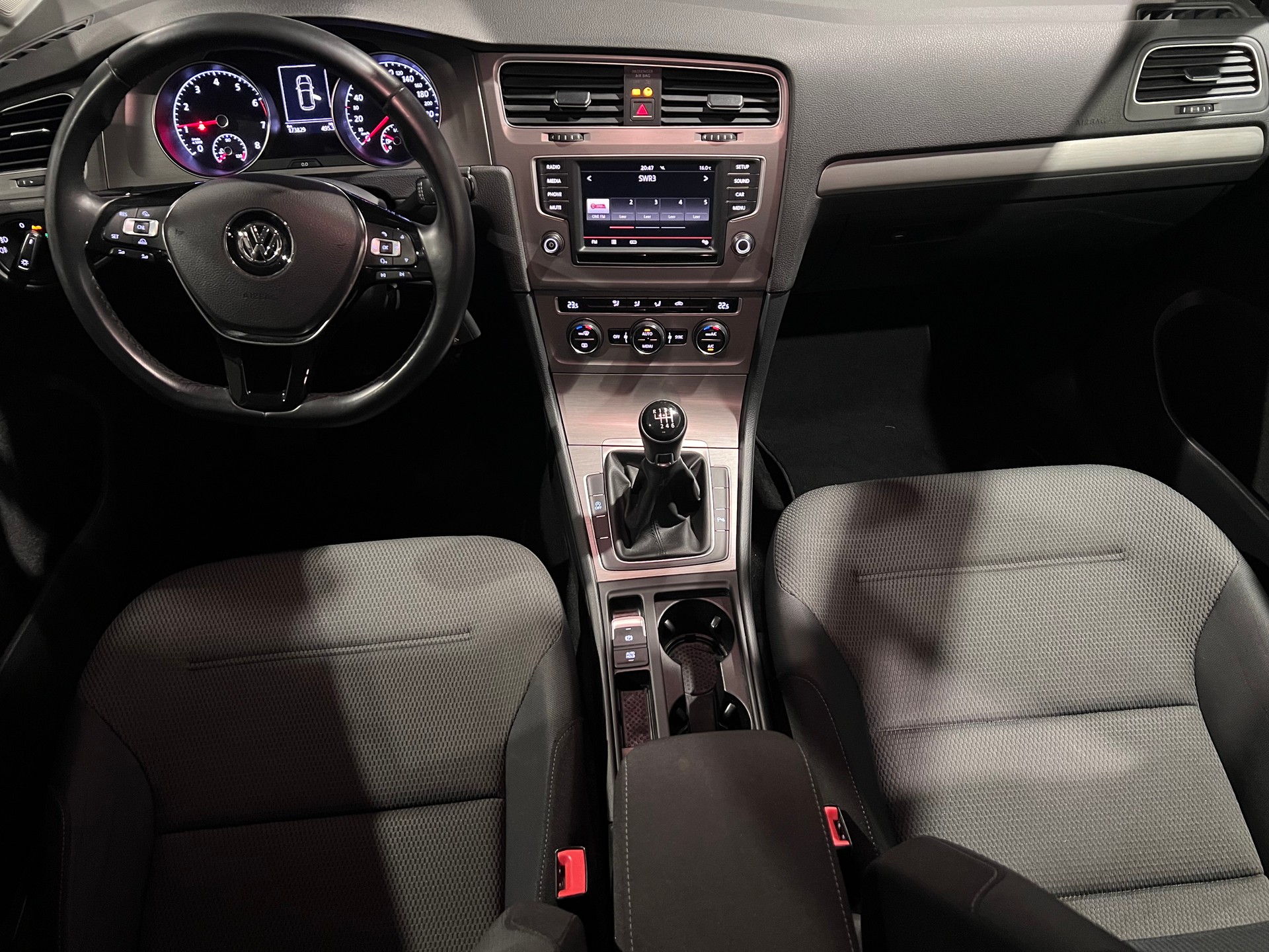 VW Golf 1.0 TSI BlueMotion Comfortline-image-9