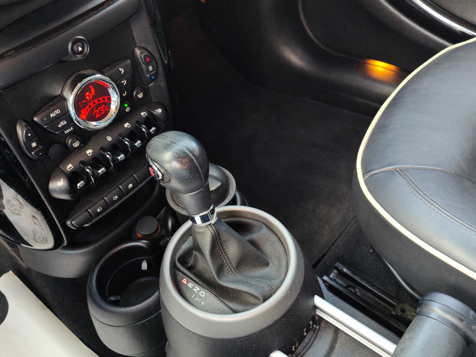 MINI Countryman Cooper SD ALL4 Steptronic [Expertise du jour + Garantie 12 mois + Service & Immat. Offerts]-image-15