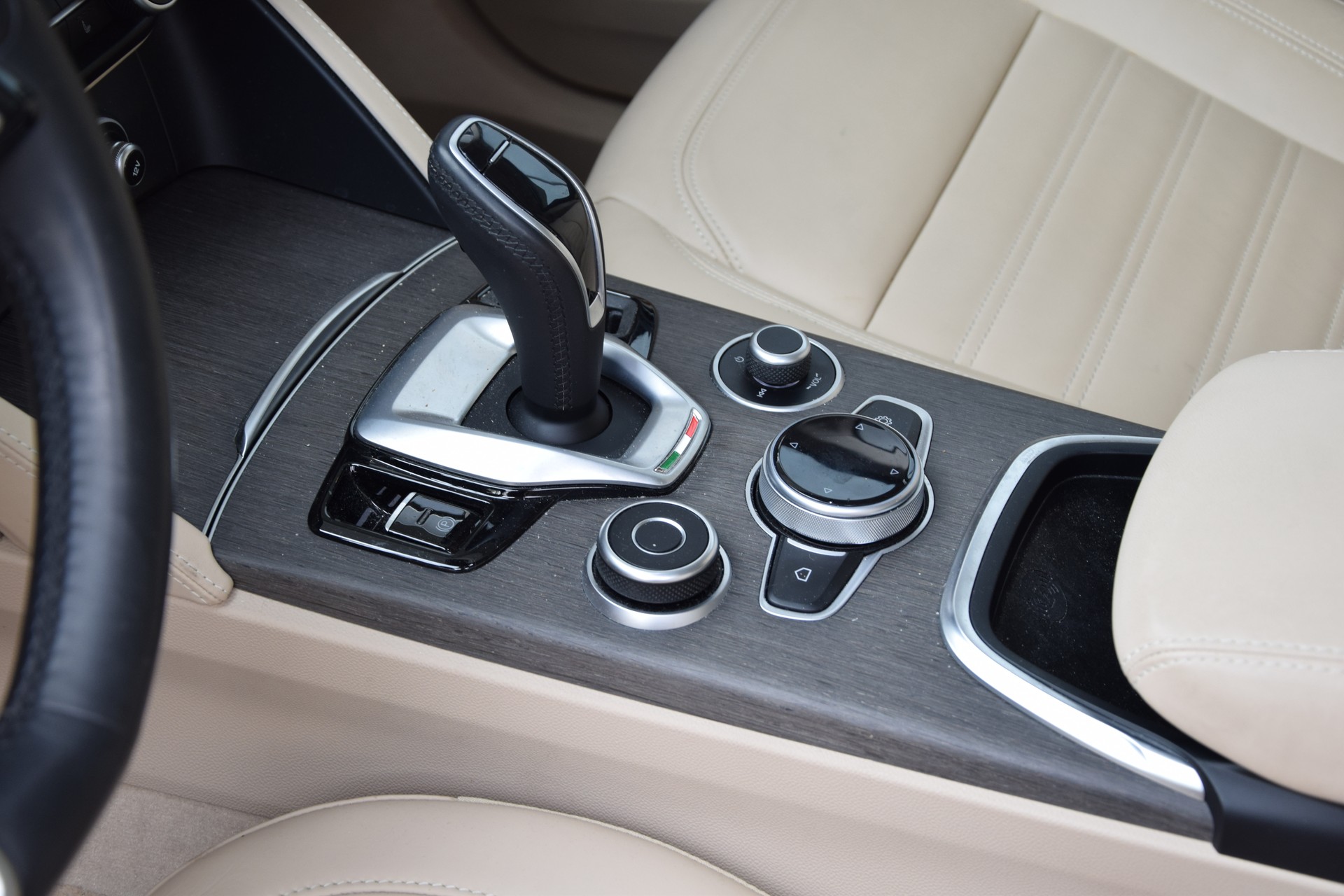 ALFA ROMEO Stelvio 2.0 6C Villa D'este Q4 Automatic-image-6