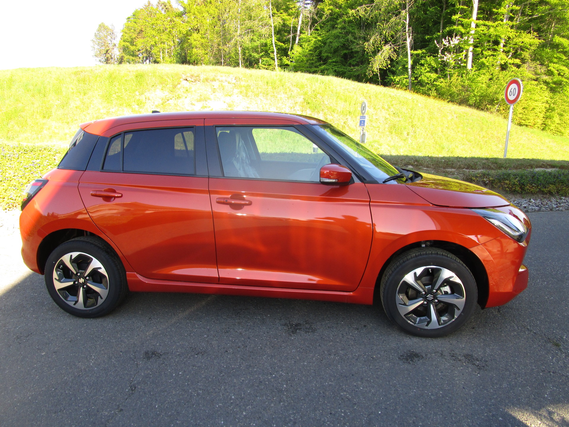 SUZUKI Swift 1.2 Compact Top Hybrid 4x4-image-2