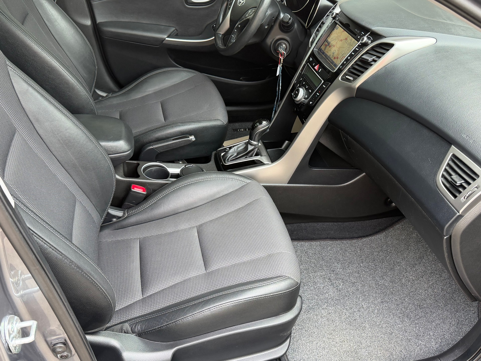 HYUNDAI i30 Wagon 1.6 CRDi Style Automatic-image-10